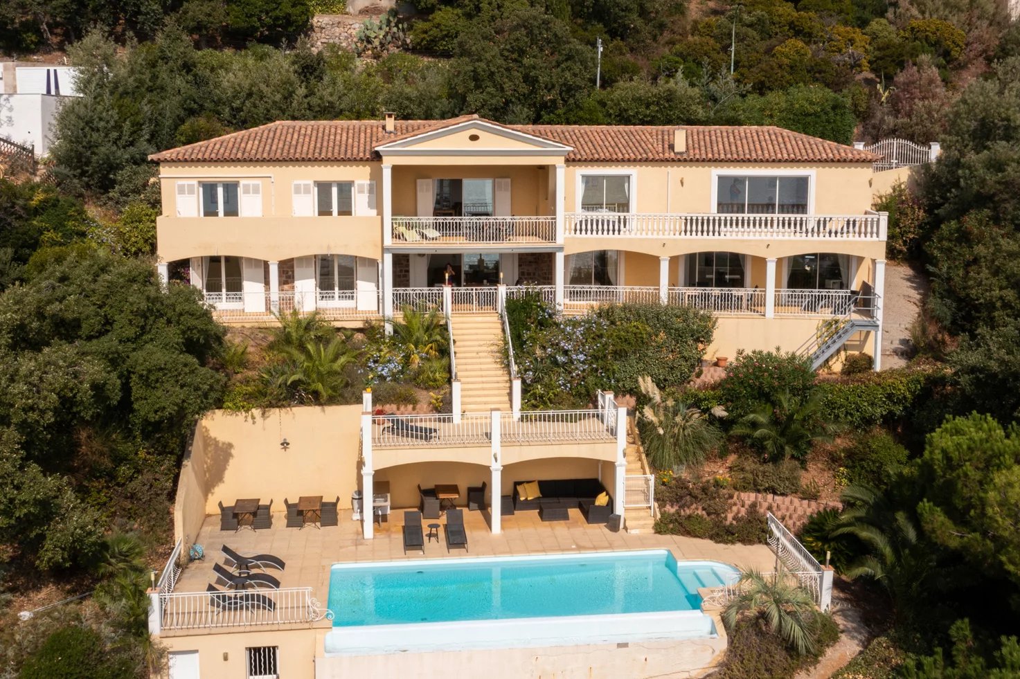 Les Issambres - Very spacious villa ( ca.325m2) with 7 bedrooms + around SEAVIEW!