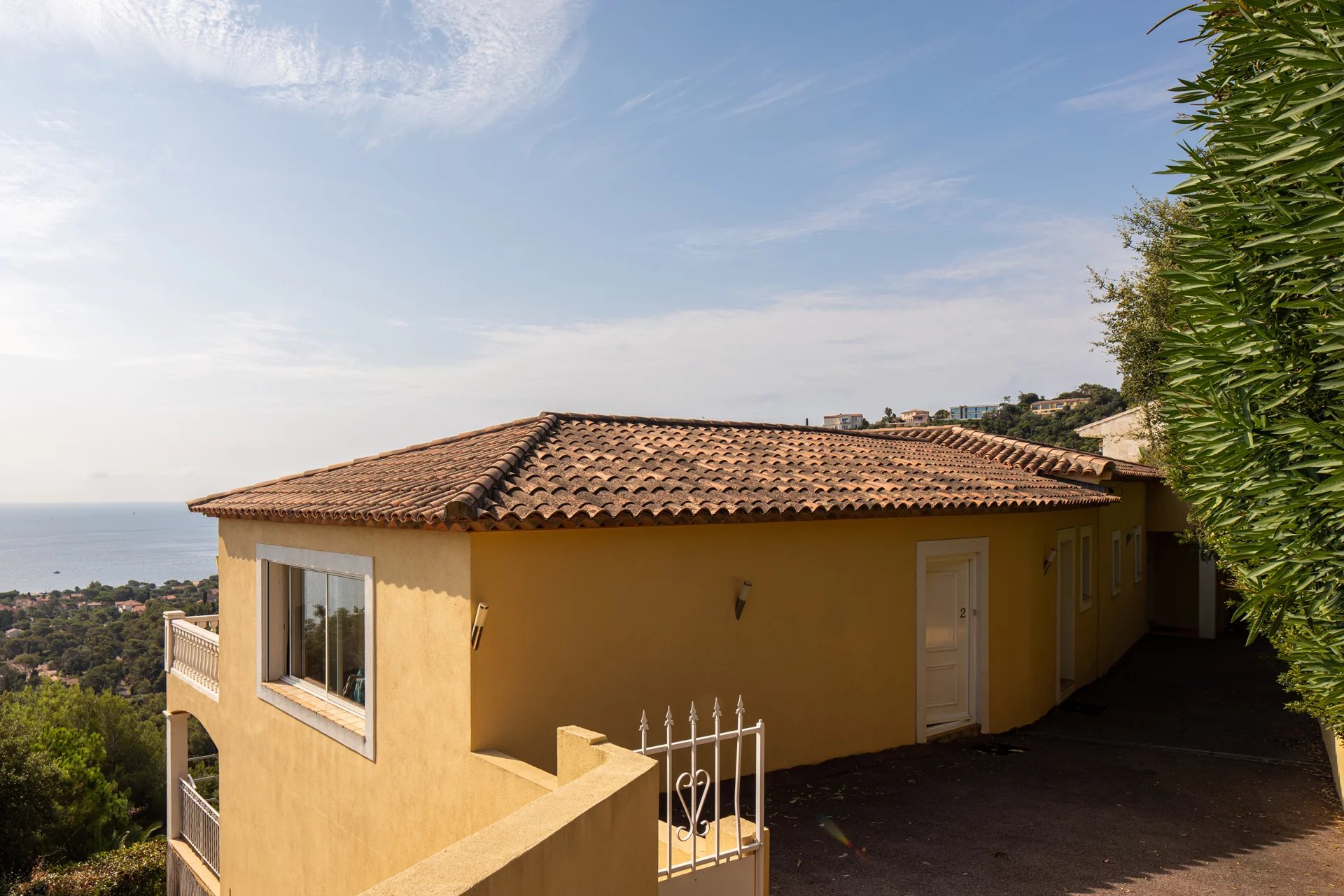 Les Issambres - Very spacious villa ( ca.325m2) with 7 bedrooms + around SEAVIEW!