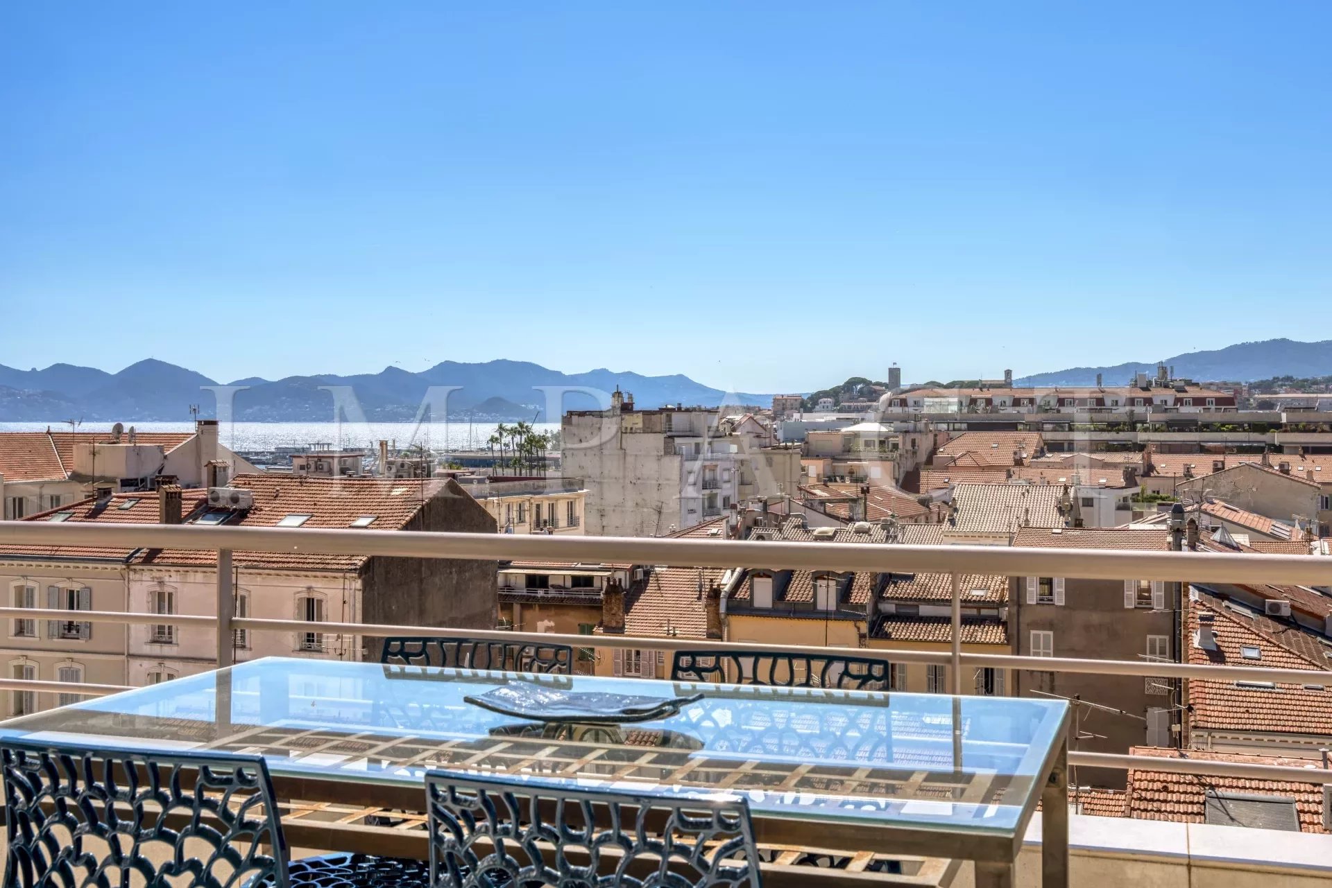 Sea view apartment for rent Cannes