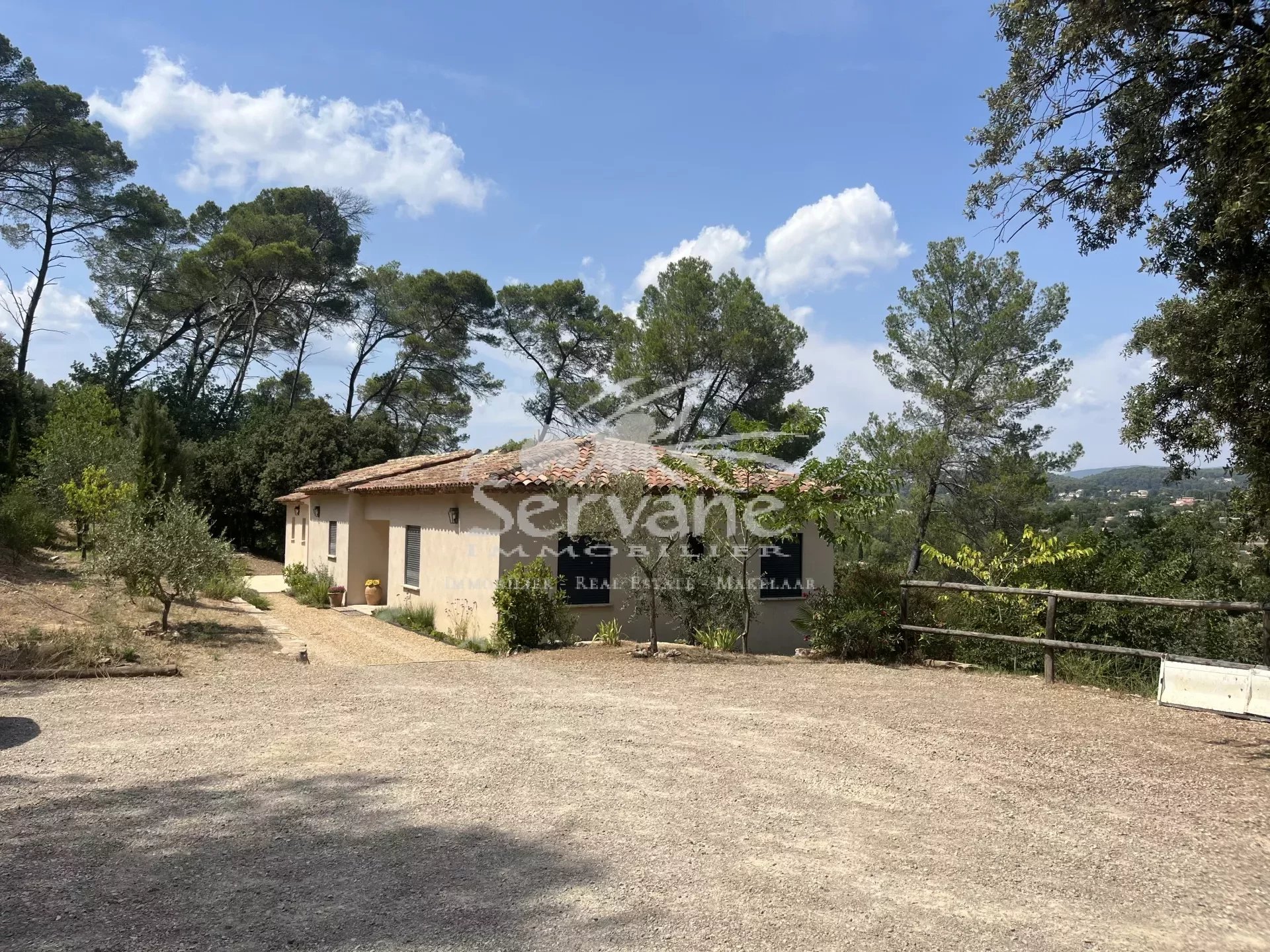 LORGUES FOR SALE LARGE VILLA T5 BEDROOMS