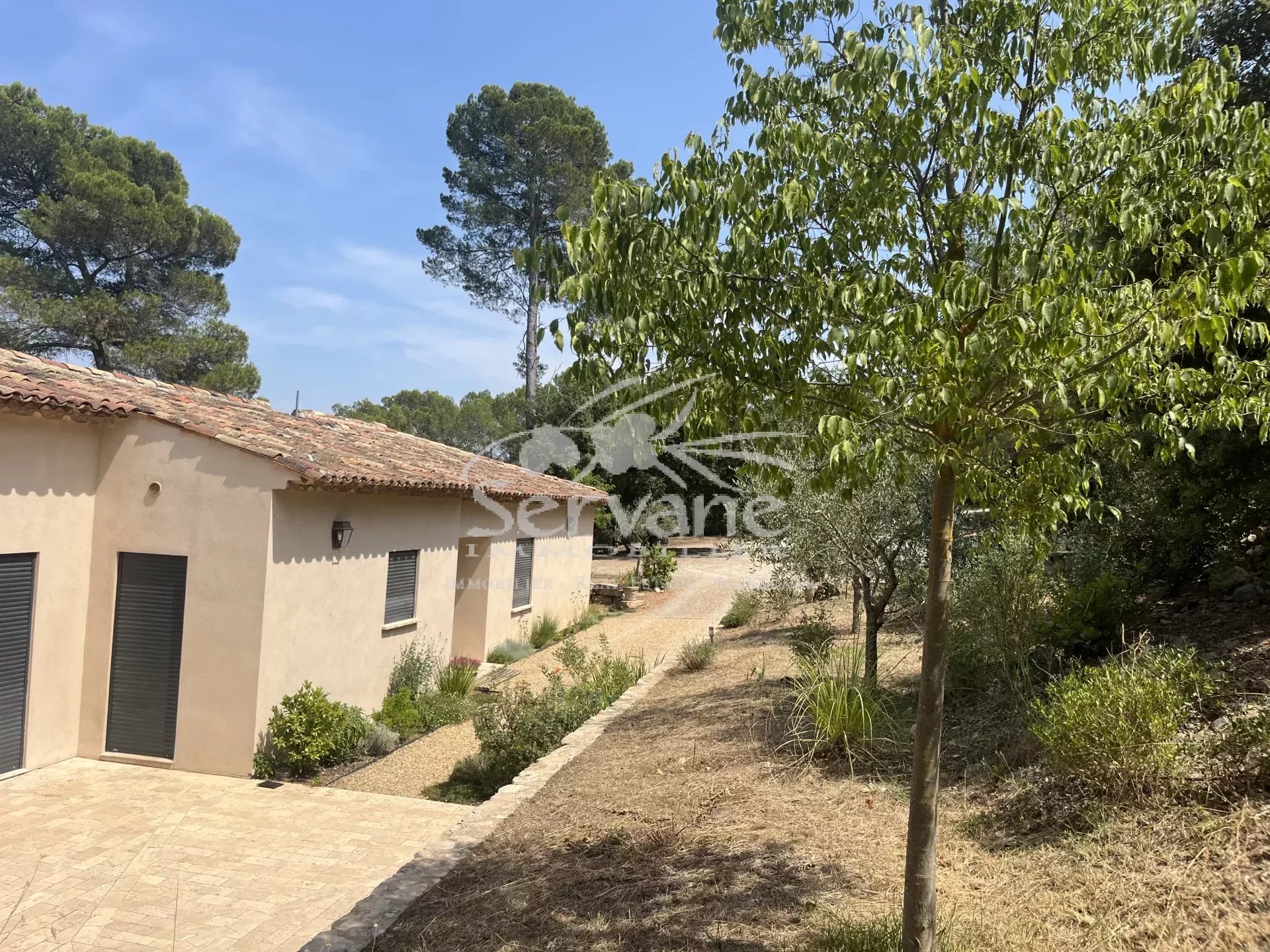 LORGUES FOR SALE LARGE VILLA T5 BEDROOMS