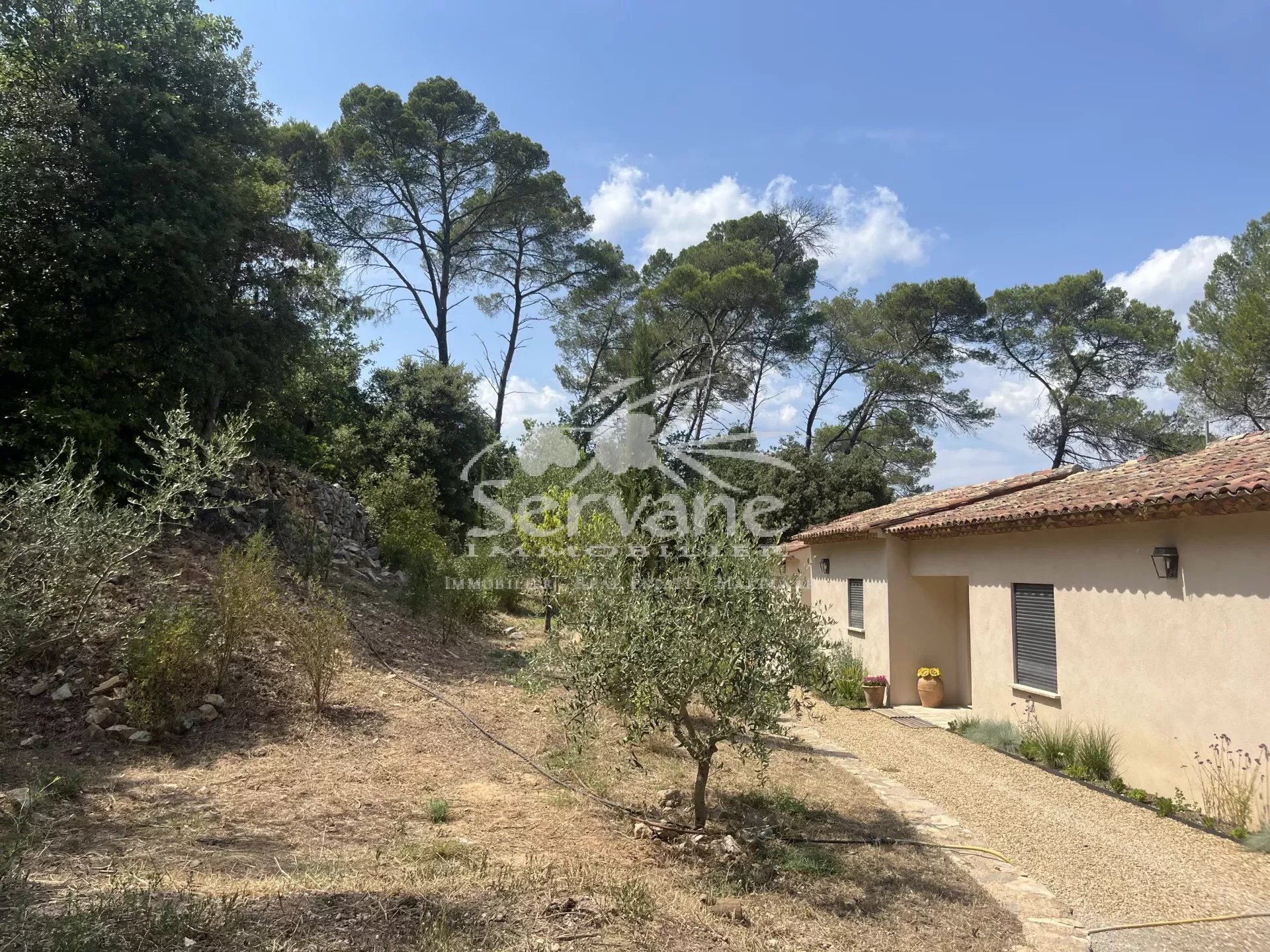 LORGUES FOR SALE LARGE VILLA T5 BEDROOMS