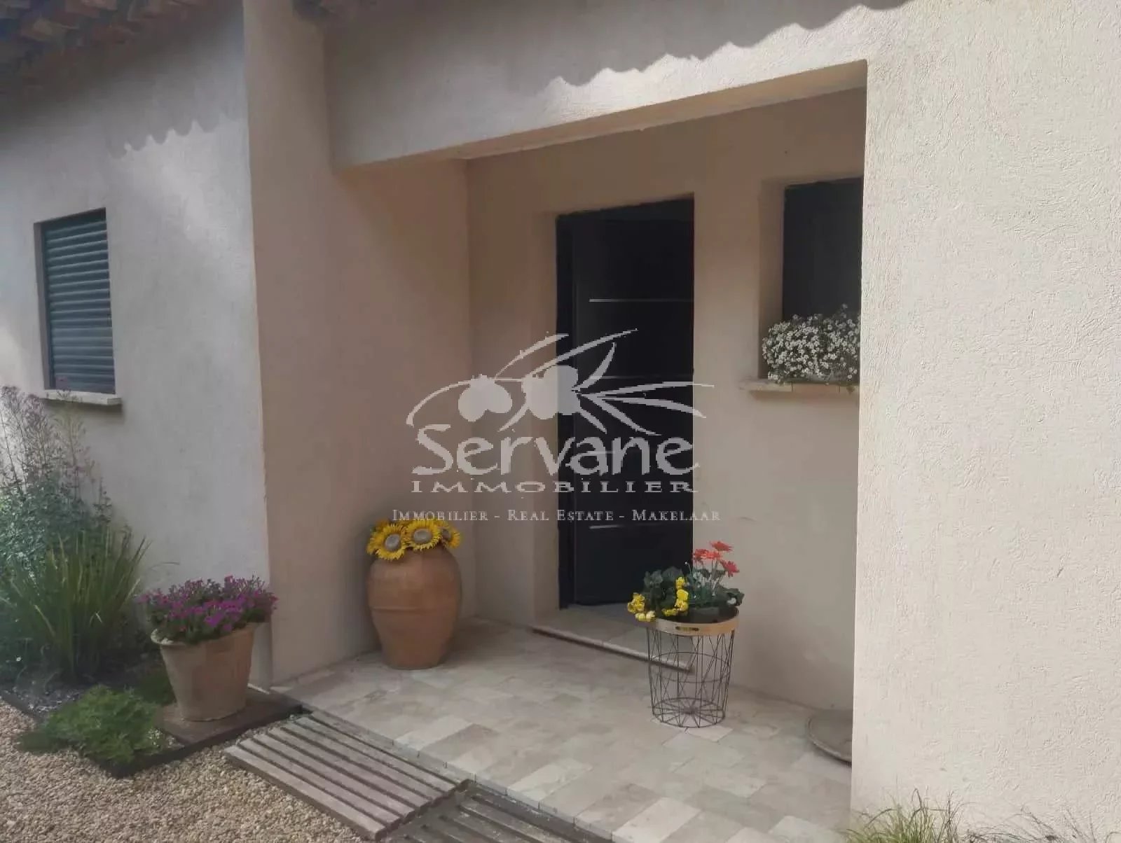 LORGUES FOR SALE LARGE VILLA T5 BEDROOMS