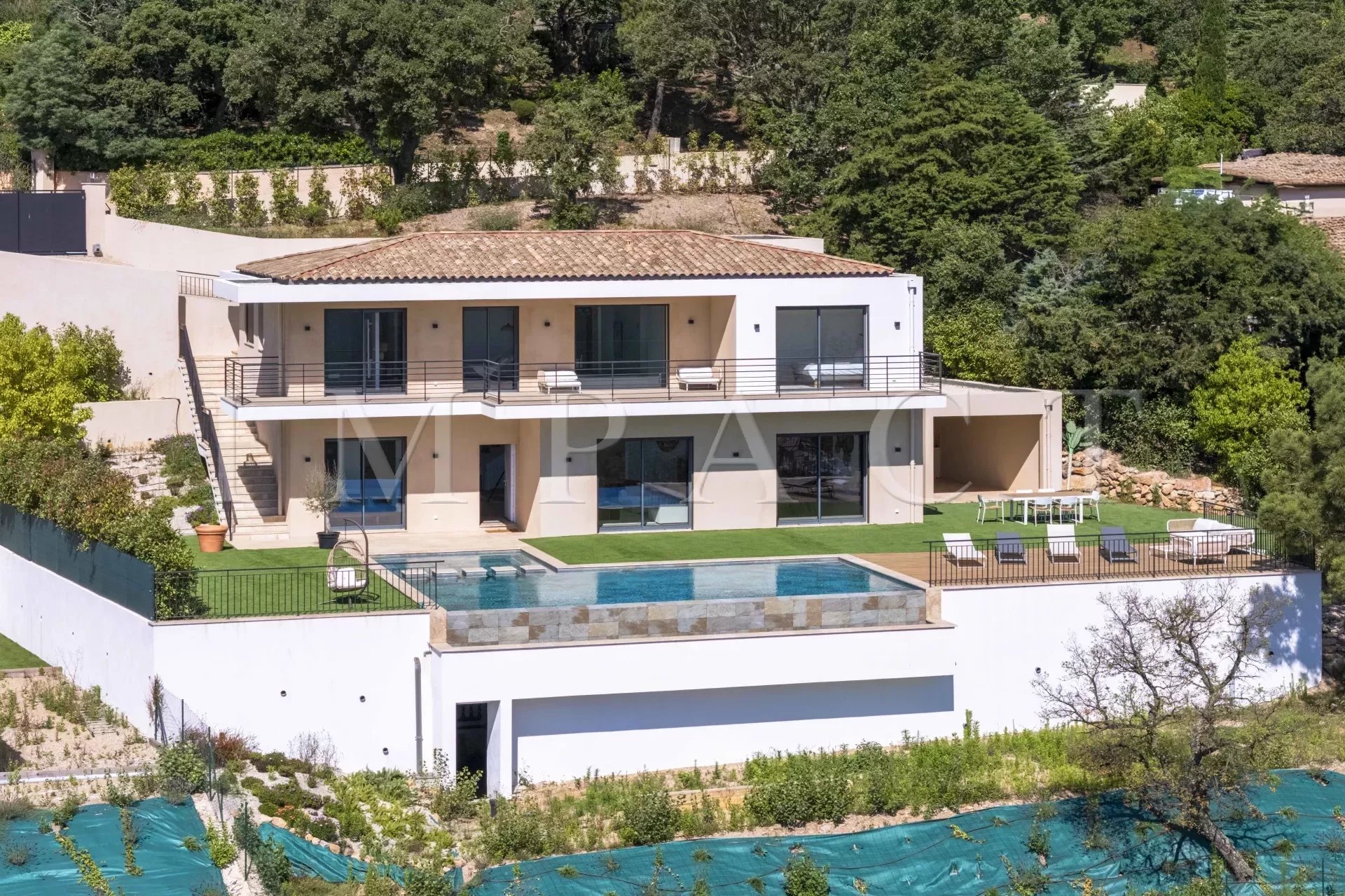 Villa contemporaine vue mer à vendre Les Adrets