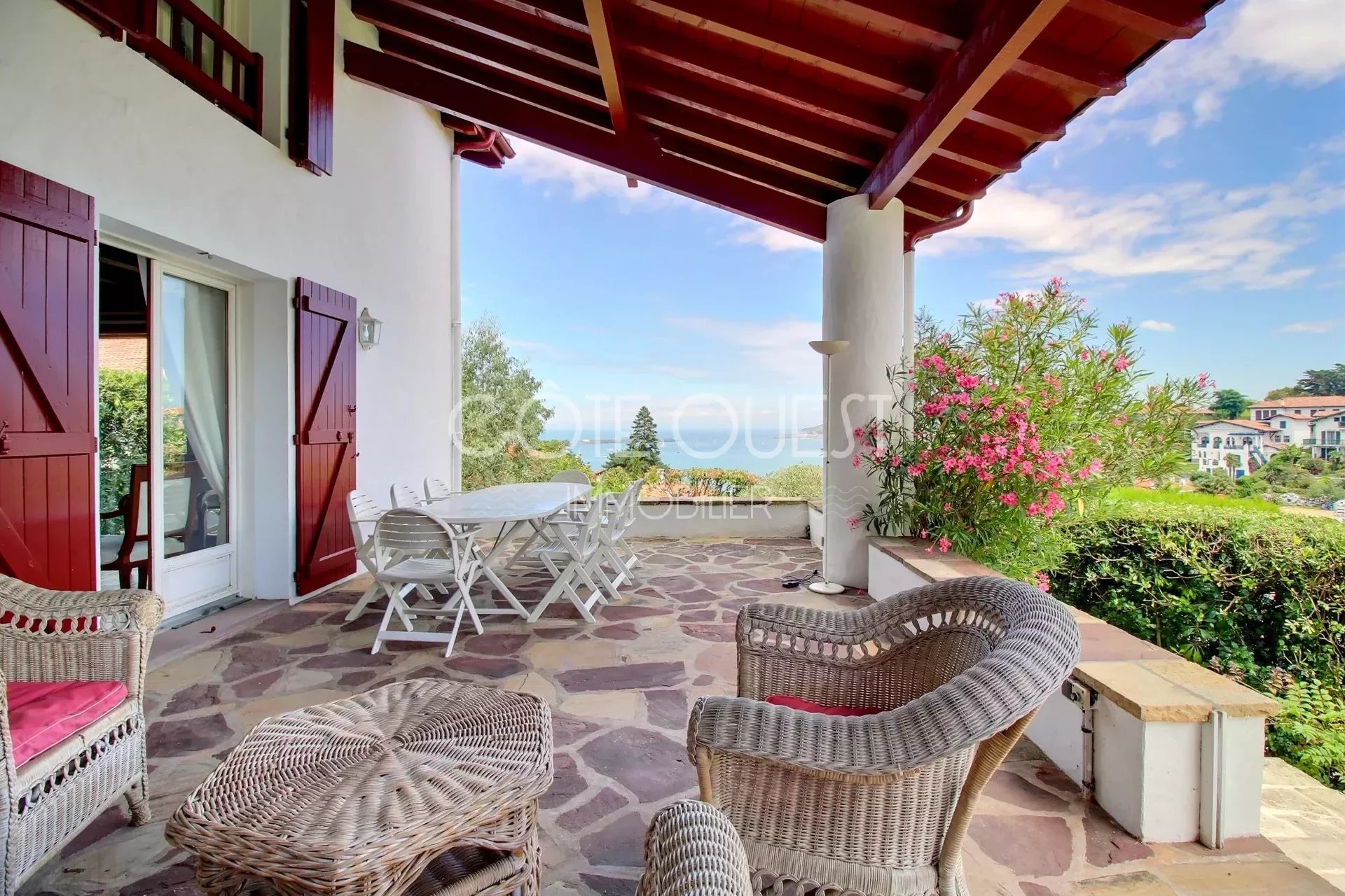 CIBOURE – A VILLA ENJOYING AN OCEAN VIEW