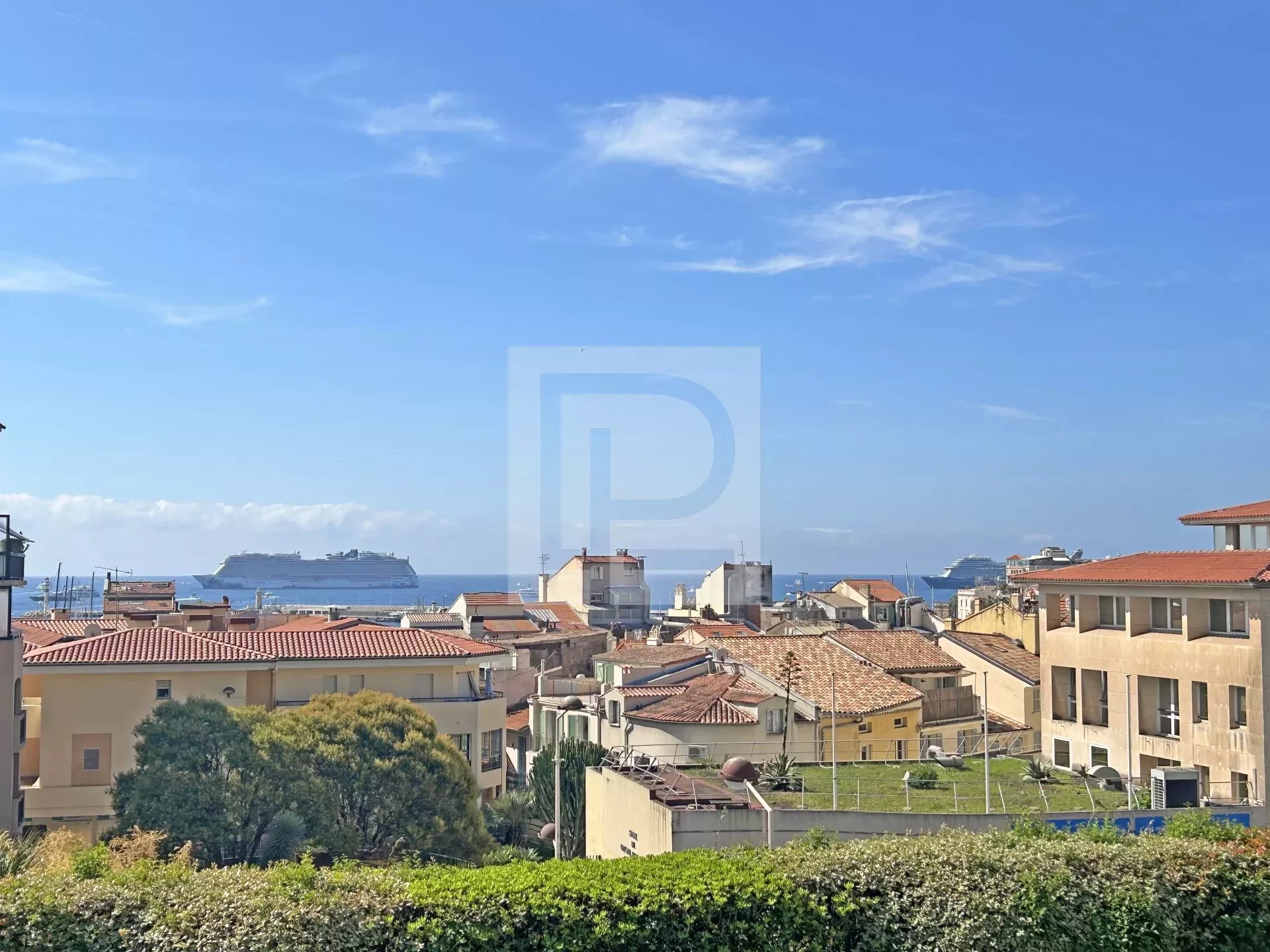 Cannes Centre - View of the sea, islands and le Suquet
