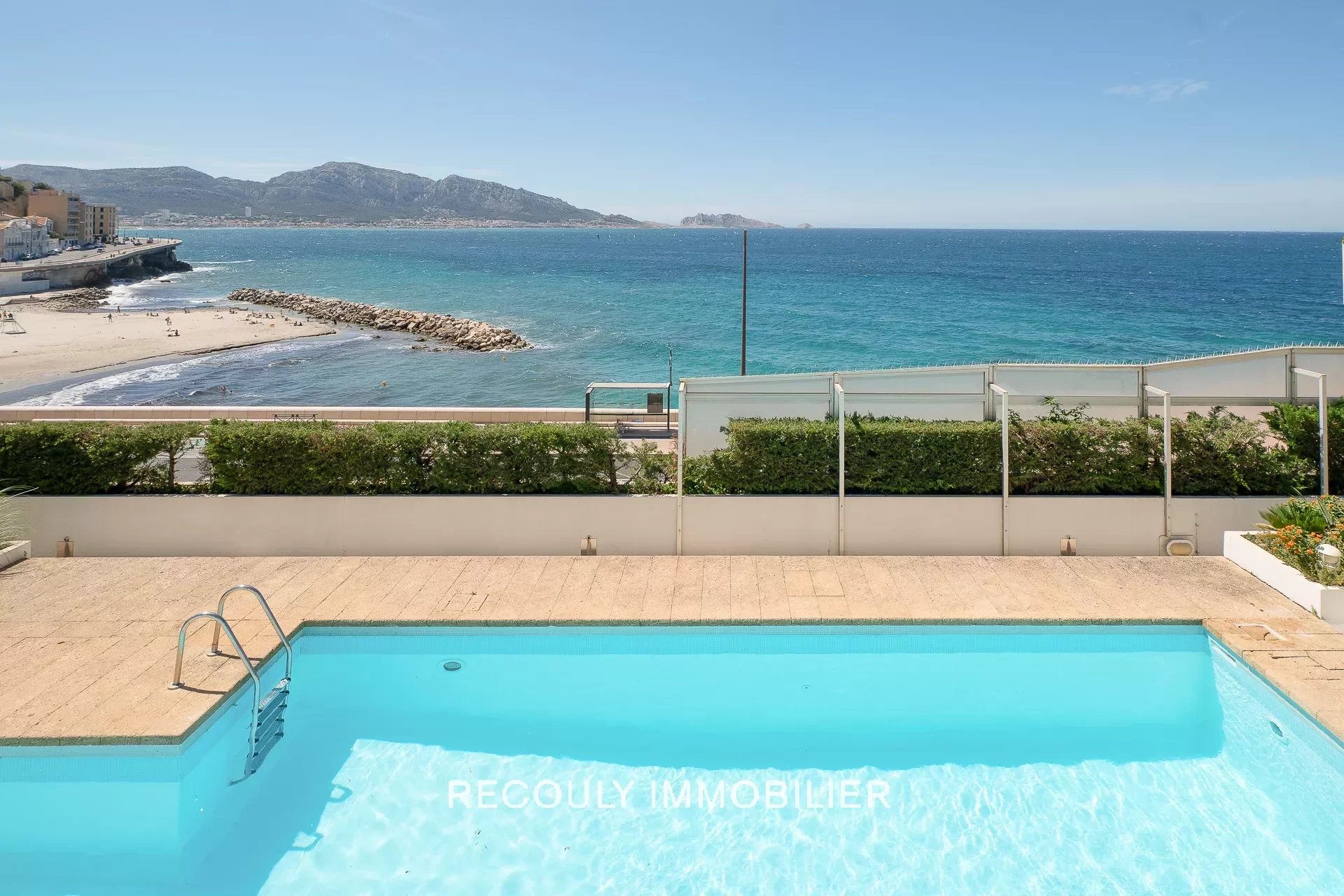 APPARTEMENT DERNIER ETAGE VUE MER TERRASSE CORNICHE KENNEDY MARSEILLE 13007