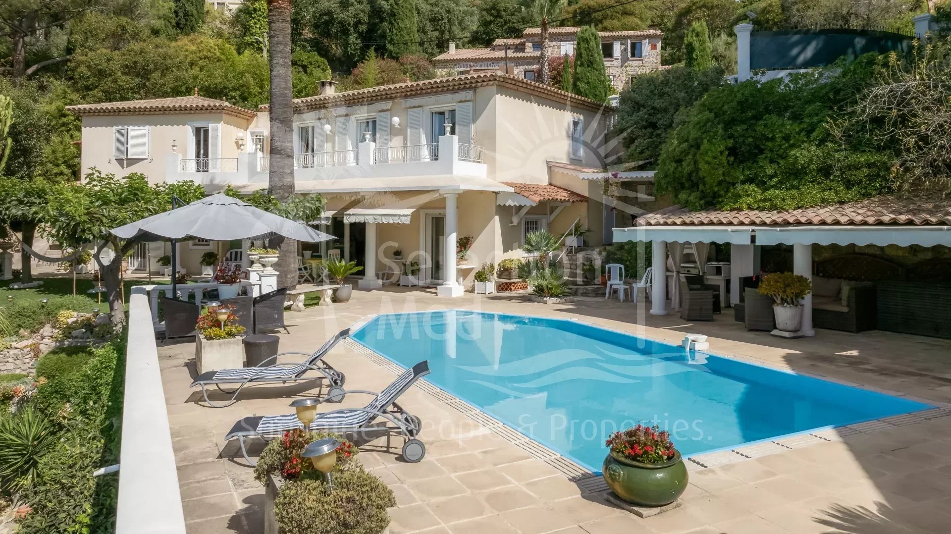 GRANDE VILLA AVEC VUE MER