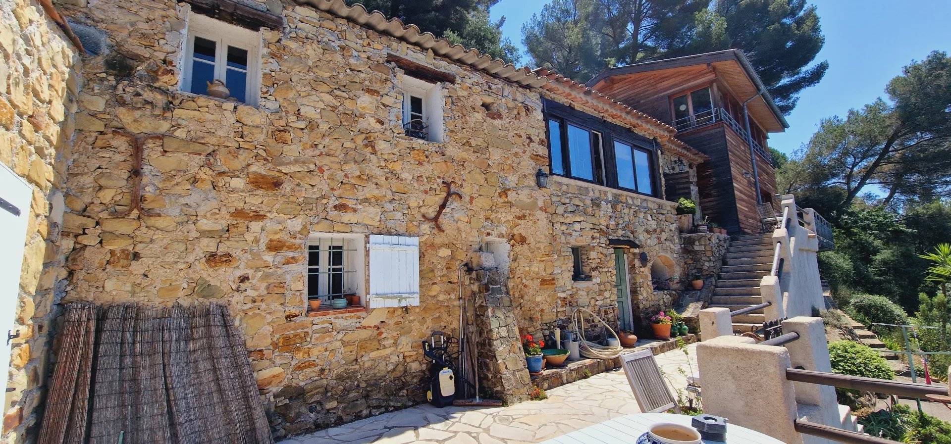 Maison atypique avec vue panoramique - Castellar