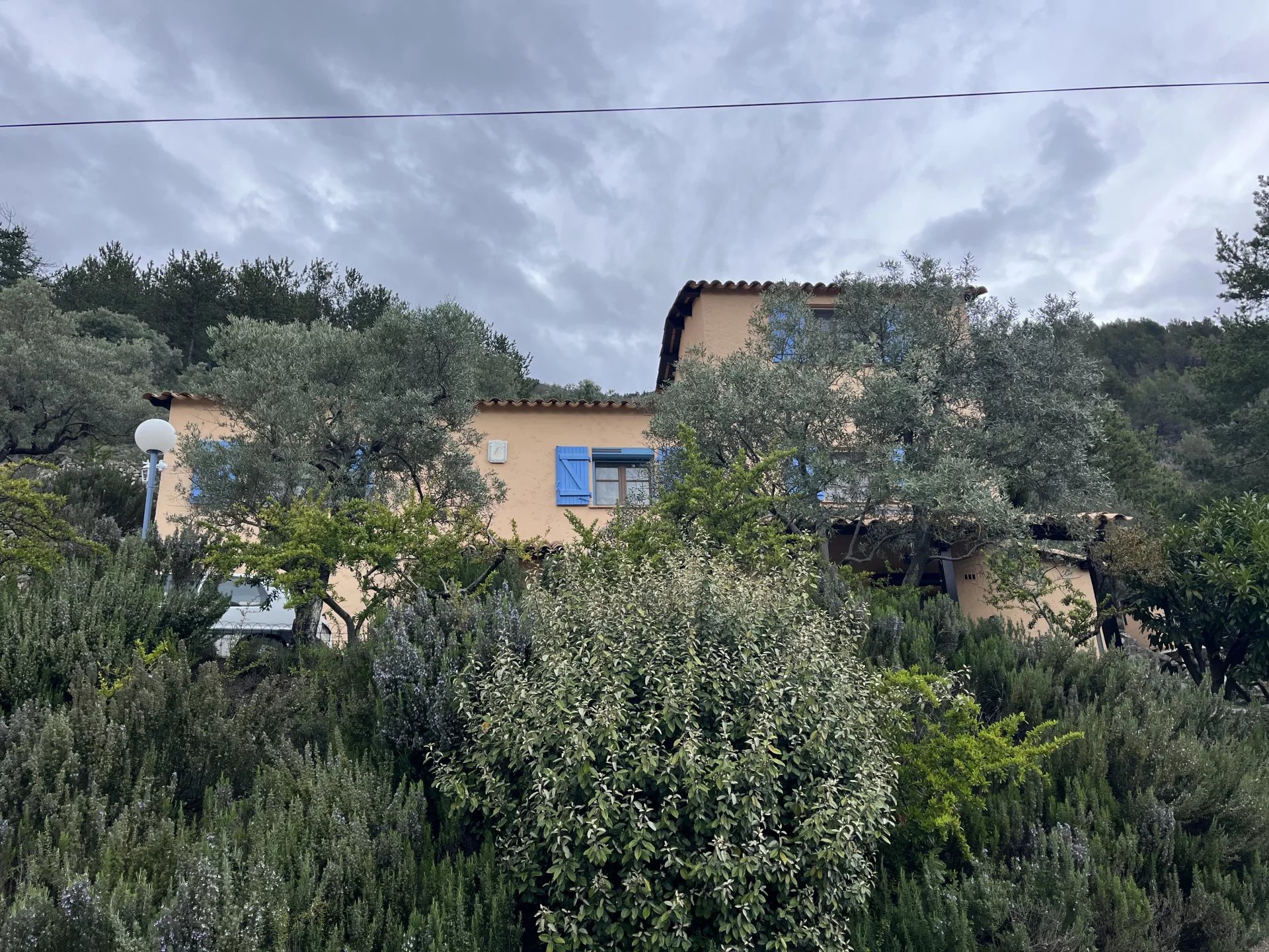 Jolie maison individuelle 3p nichée dans les olivers