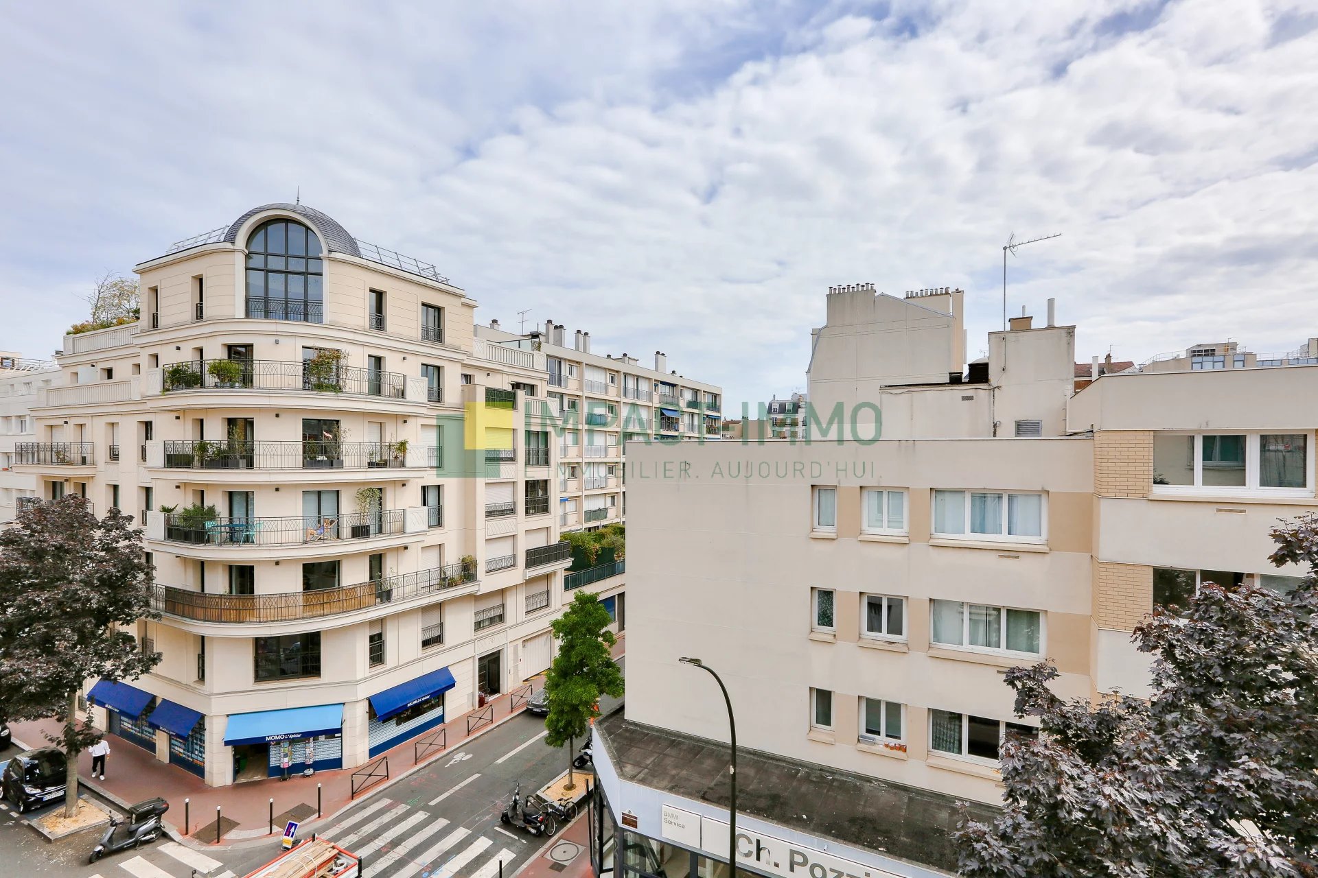 En étage élevé avec ascenseur - Métro Anatole France