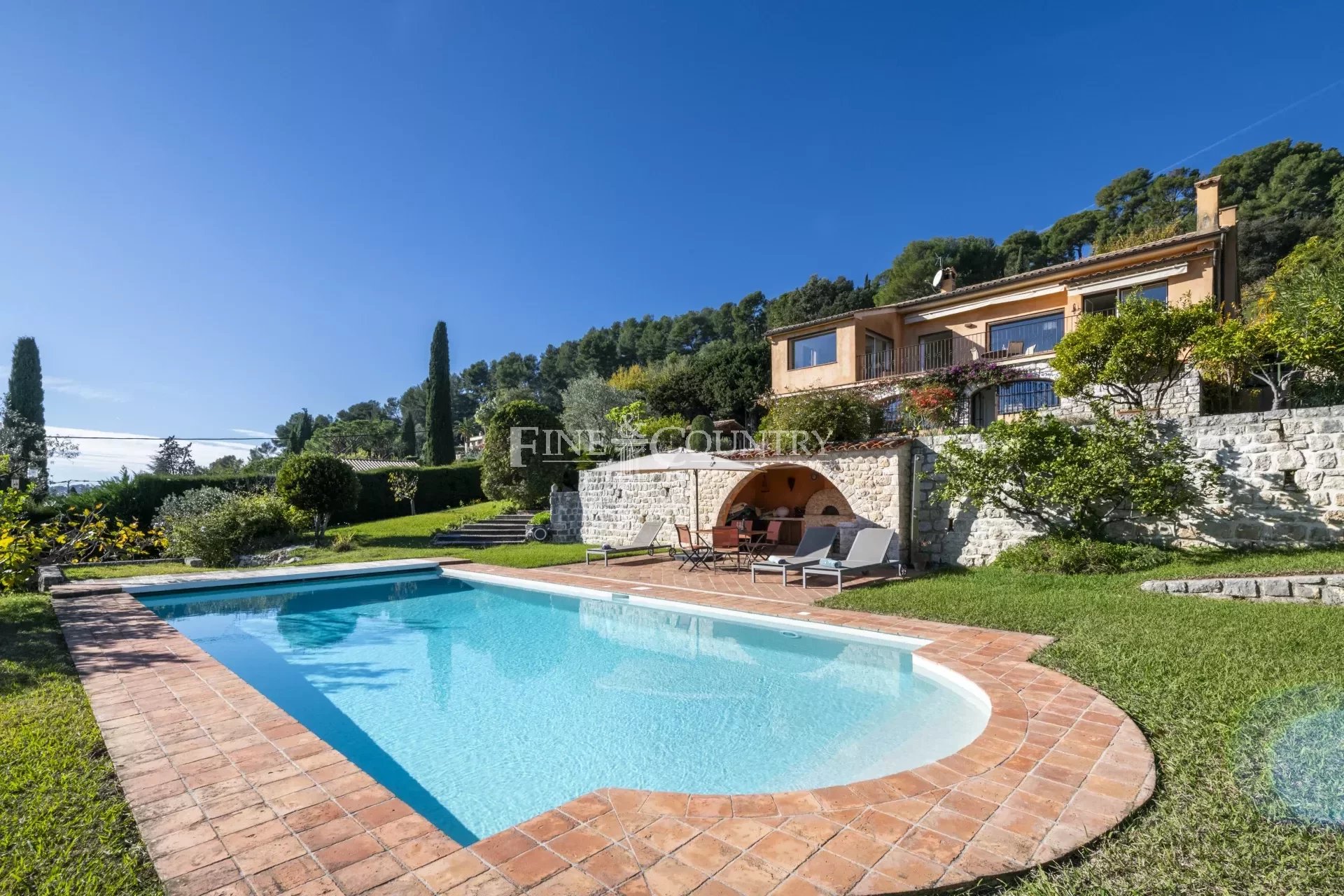 Villa til salg nær Saint Paul de Vence med panoramaudsigt