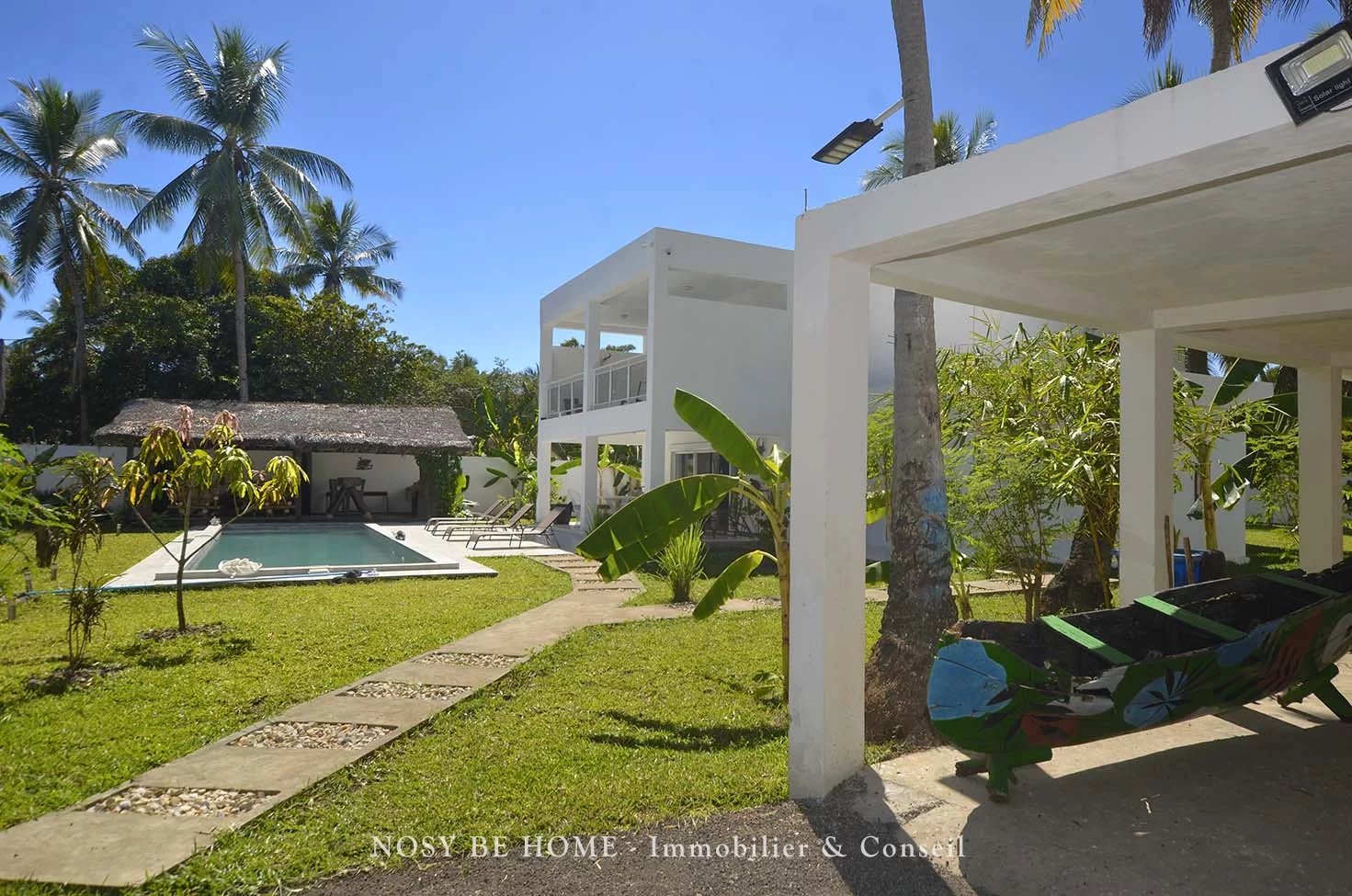 Superbe villa moderne avec piscine proche de la plage