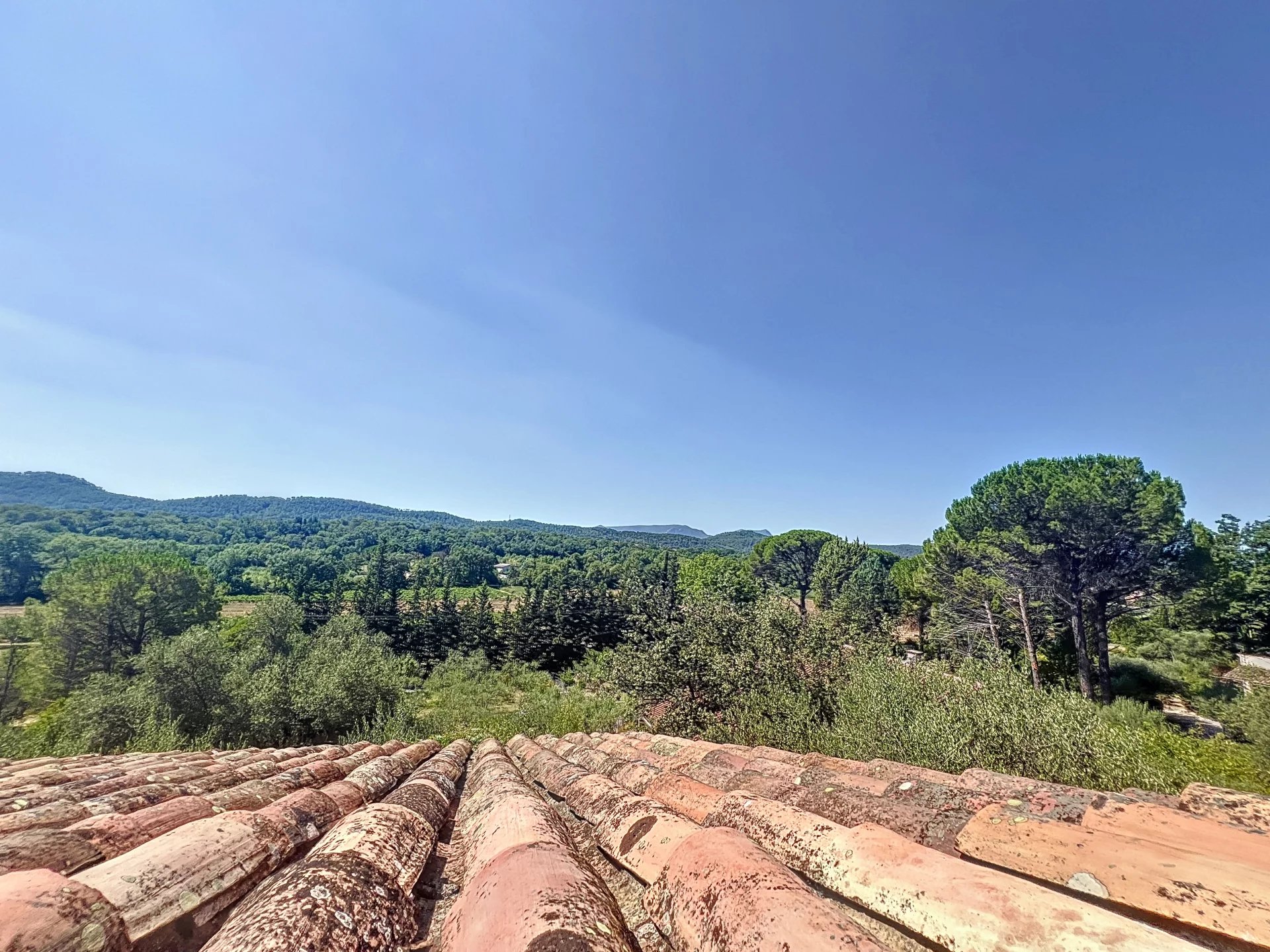 Le Val, dominating situation with panoramic view