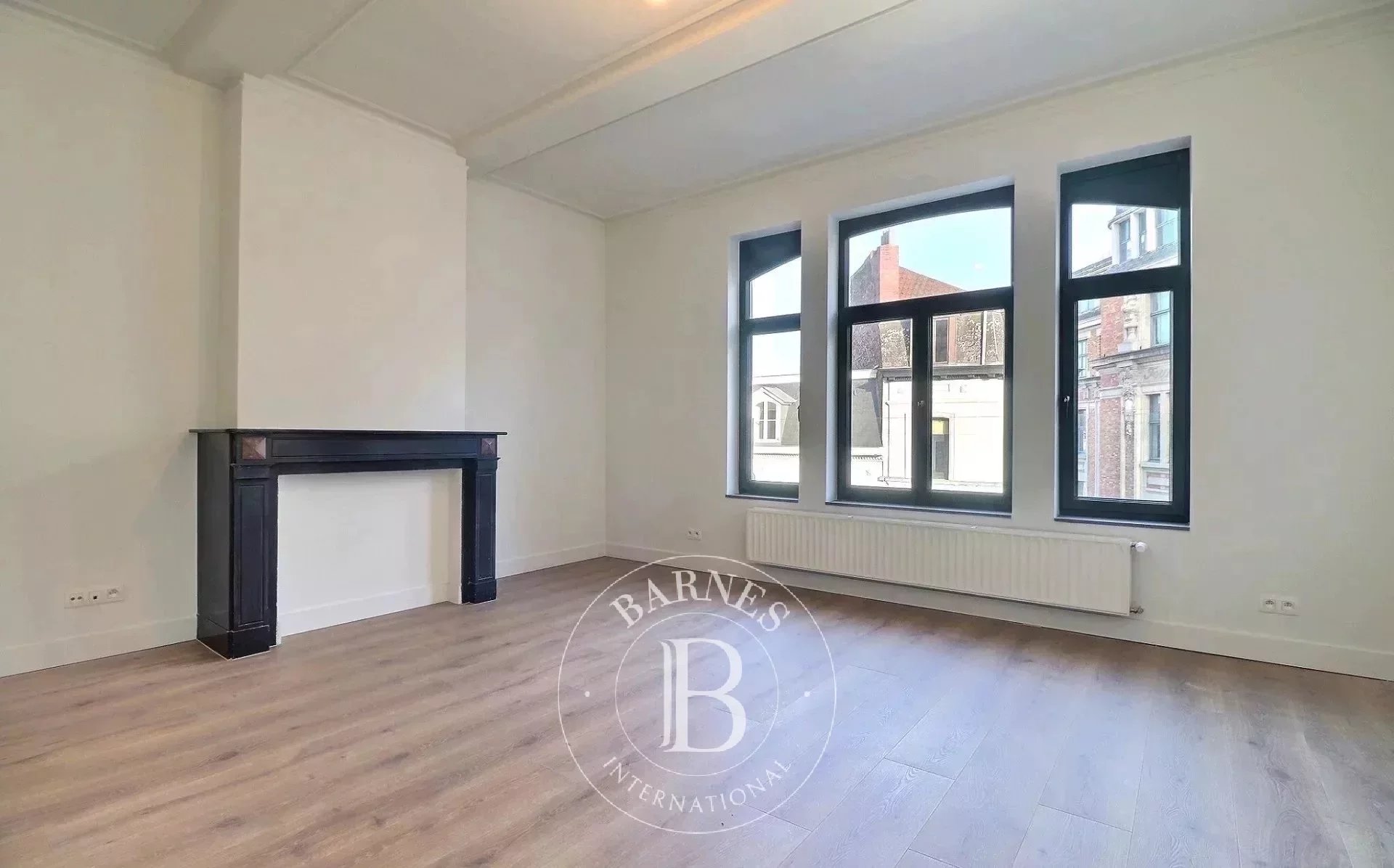 Sablon - Renovated triplex 2 bedrooms