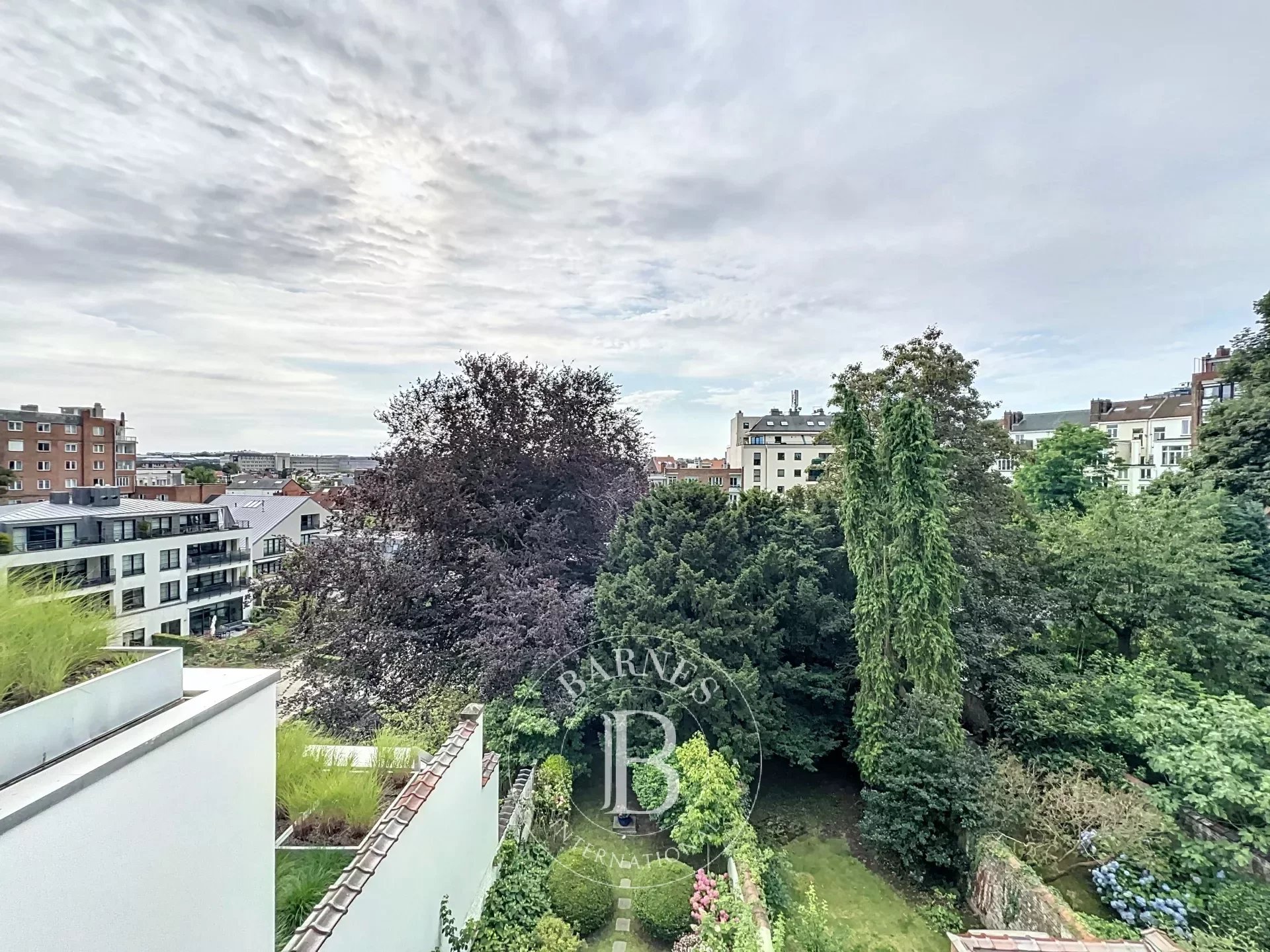 Appartement 3 chambres , 1 bureau , terrasse