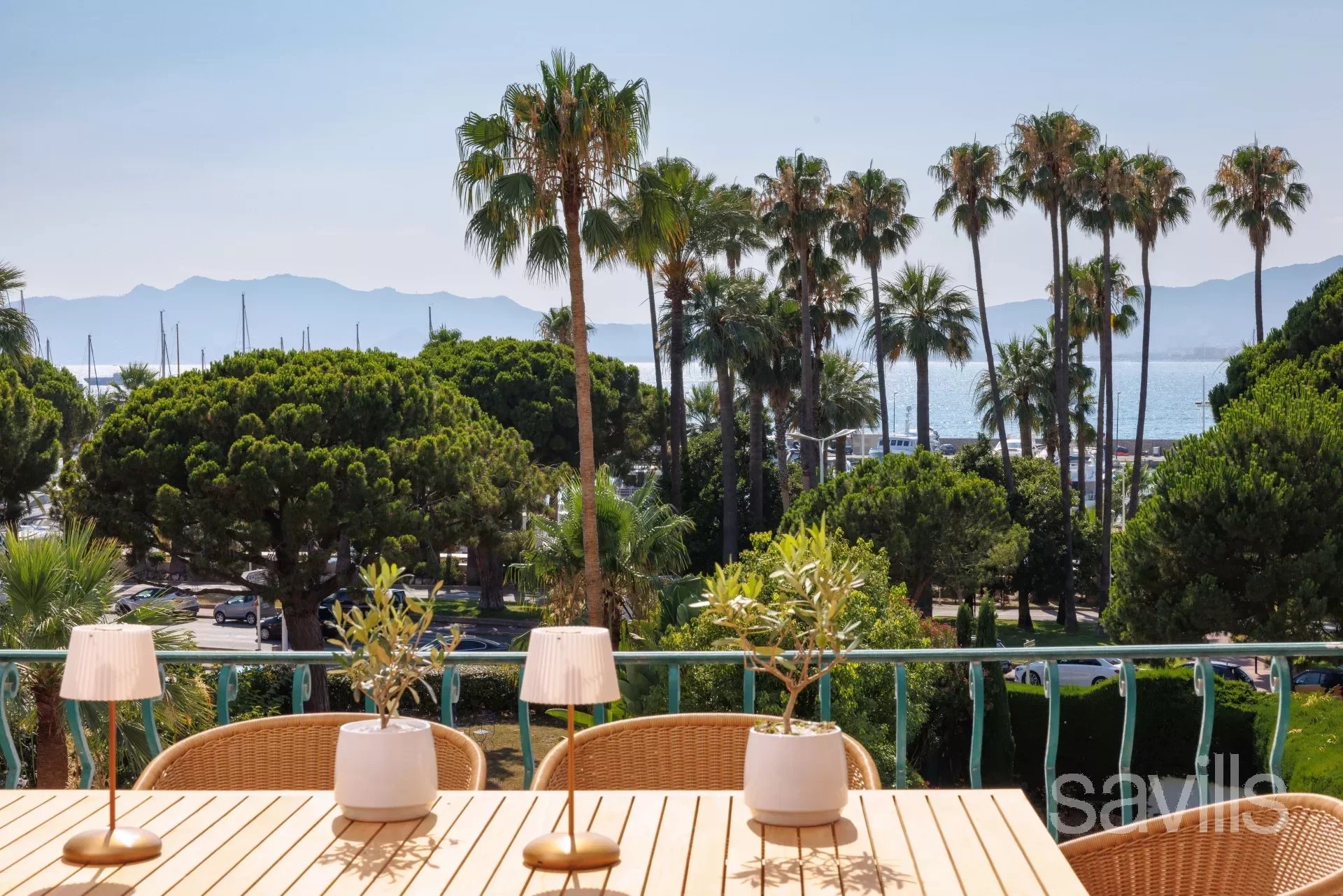 Cannes - Croisette - Prestigious apartment