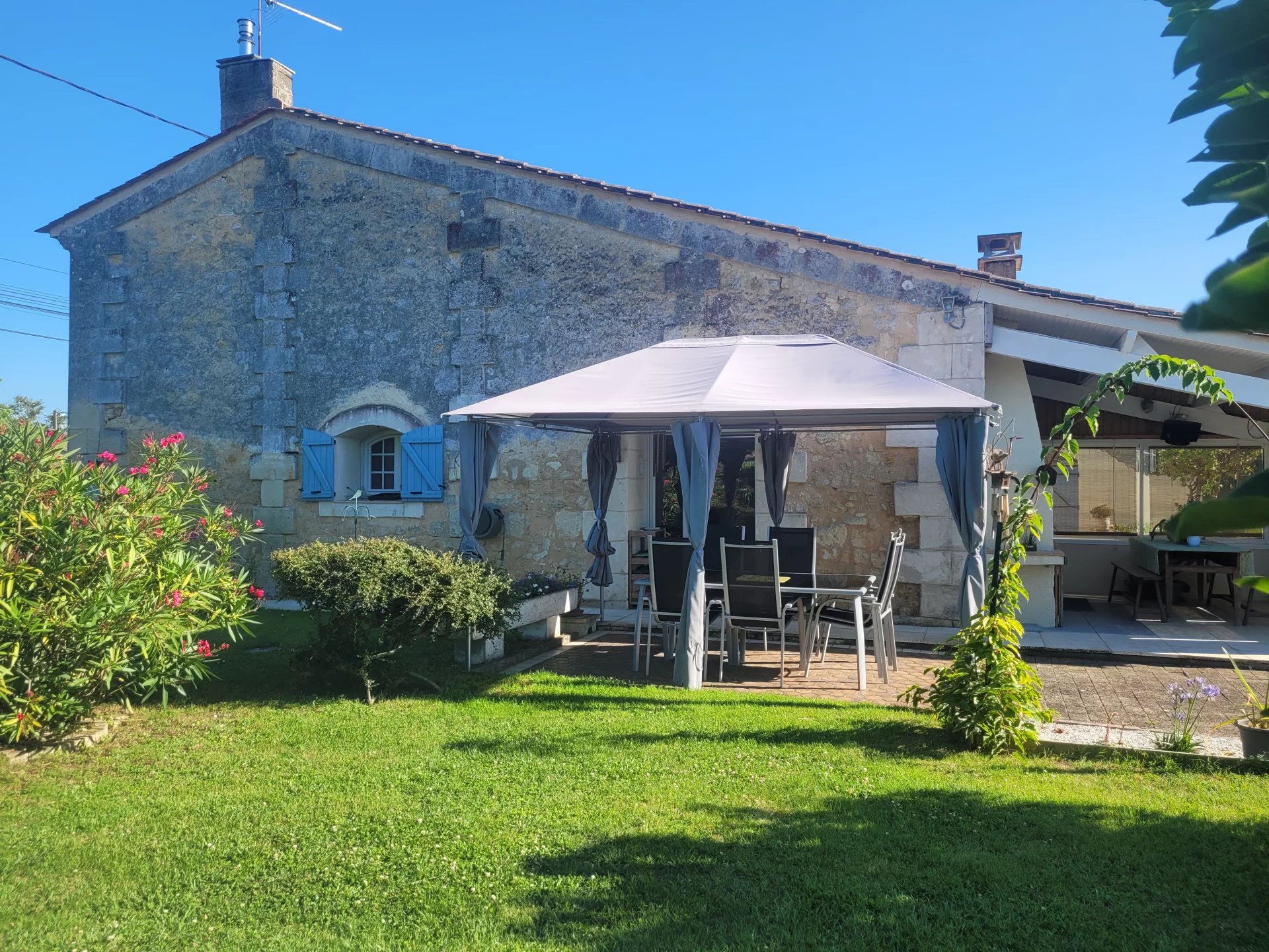 33240 - SAINT GENES DE FRONSAC - MAISON EN PIERRES - 4 CHAMBRES -  PISCINE