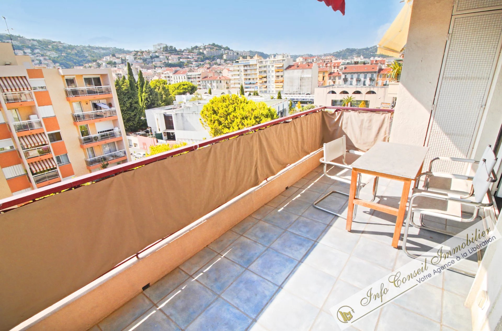 LIBERATION - Splendide 3P - Terrasse - Balcon - poss GARAGE - 325.000 €