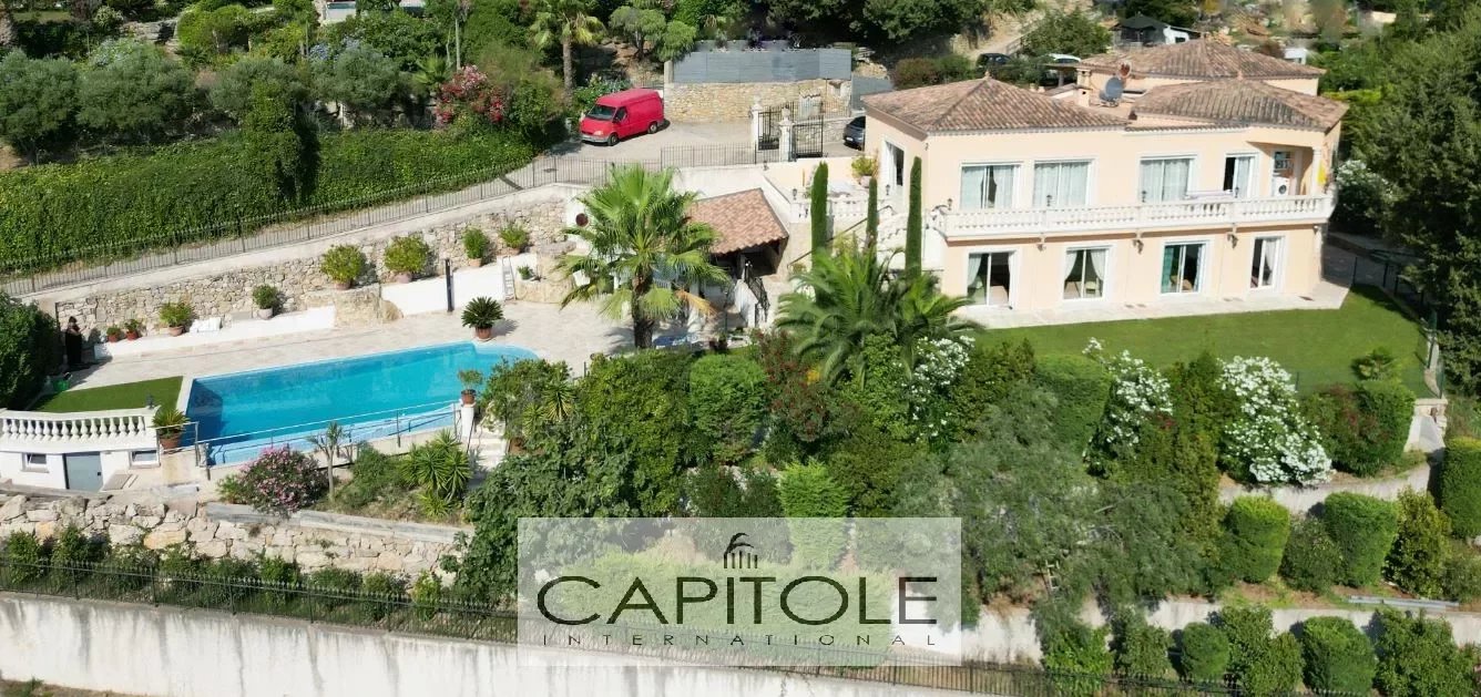 Vallauris 5 bedrooms,  spacious villa of  348 sqm  pool and sea view