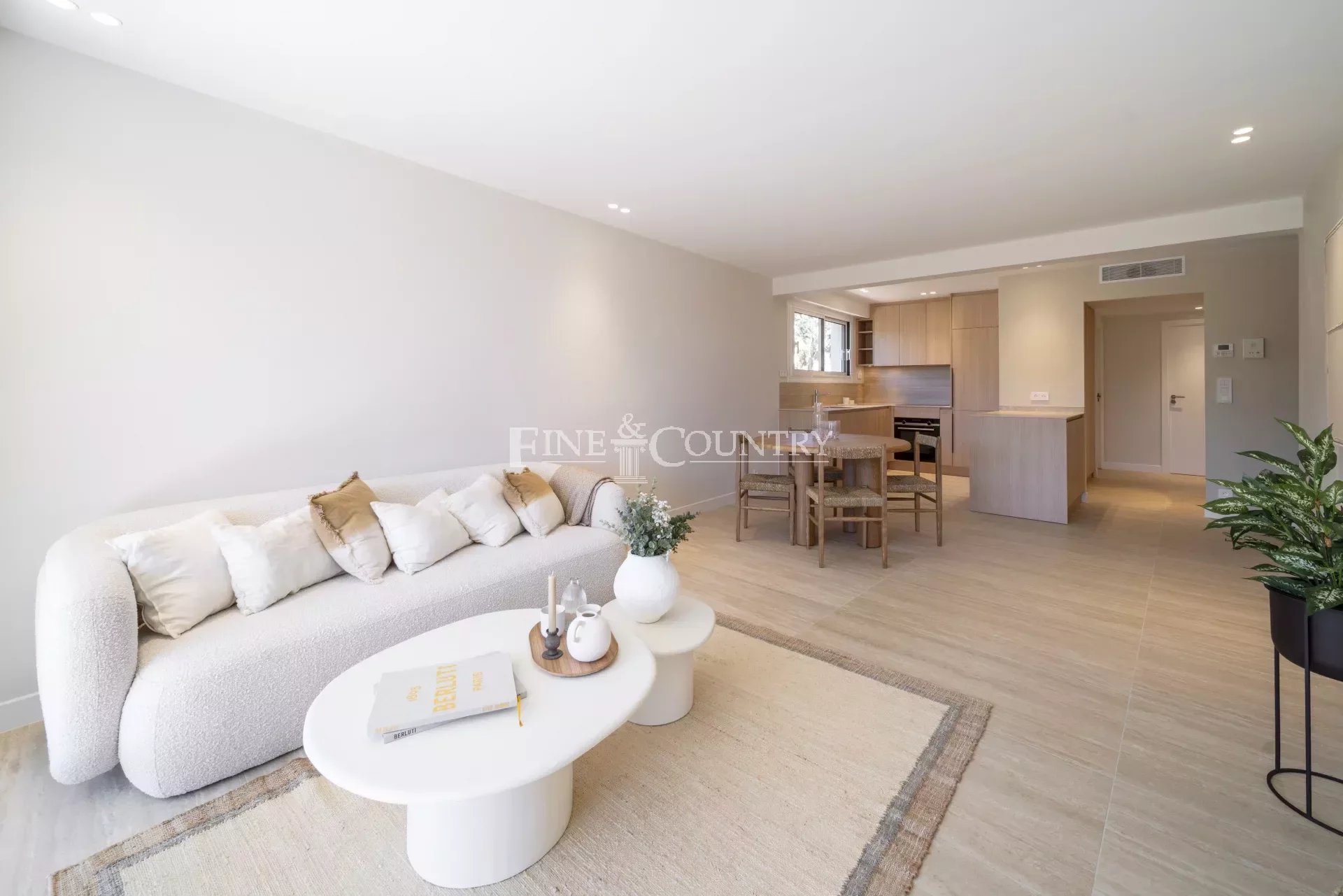 Apartment for sale in Cannes with swimming pool