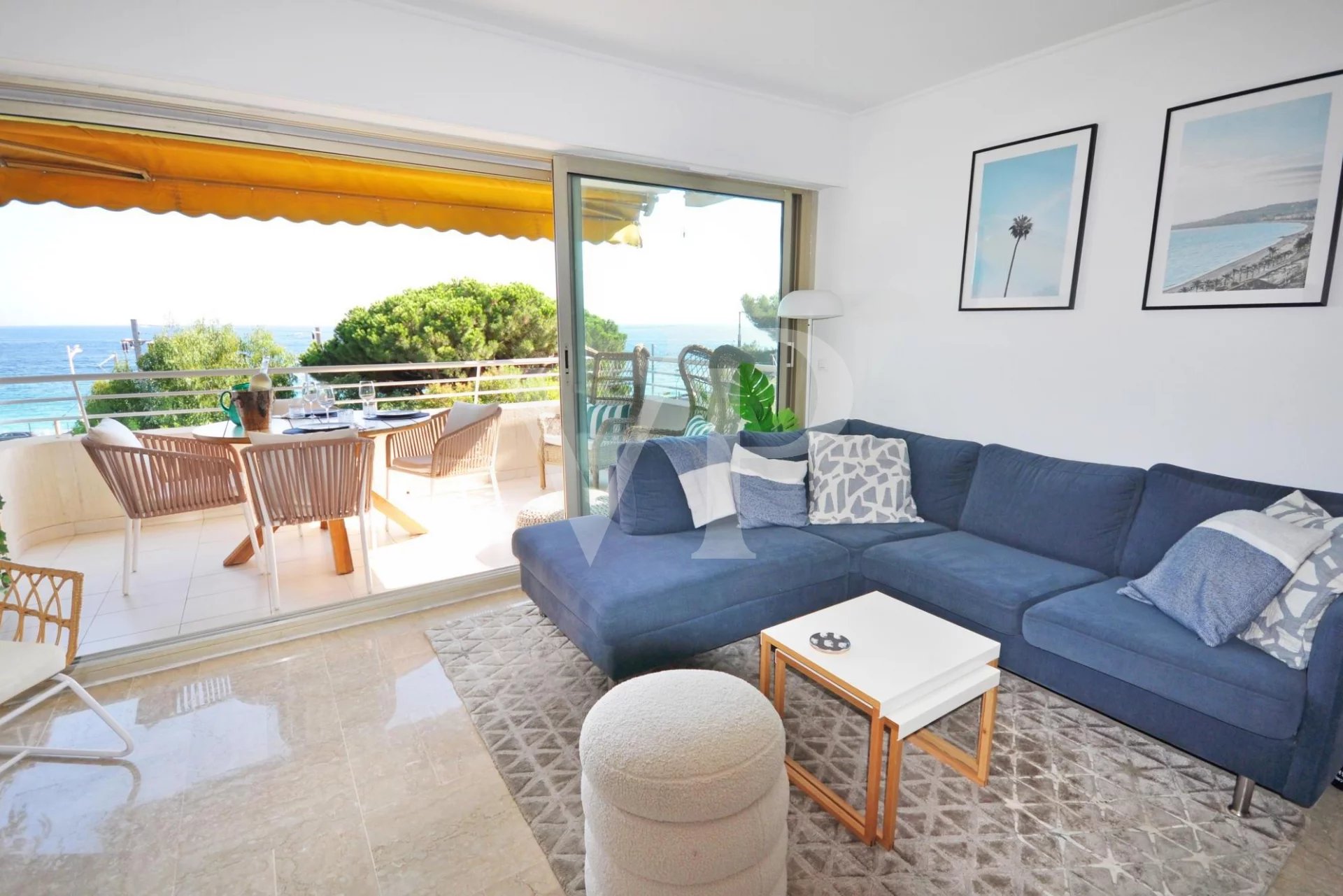 By the Beach - Renovated 3-bedroom Apartment with sea view