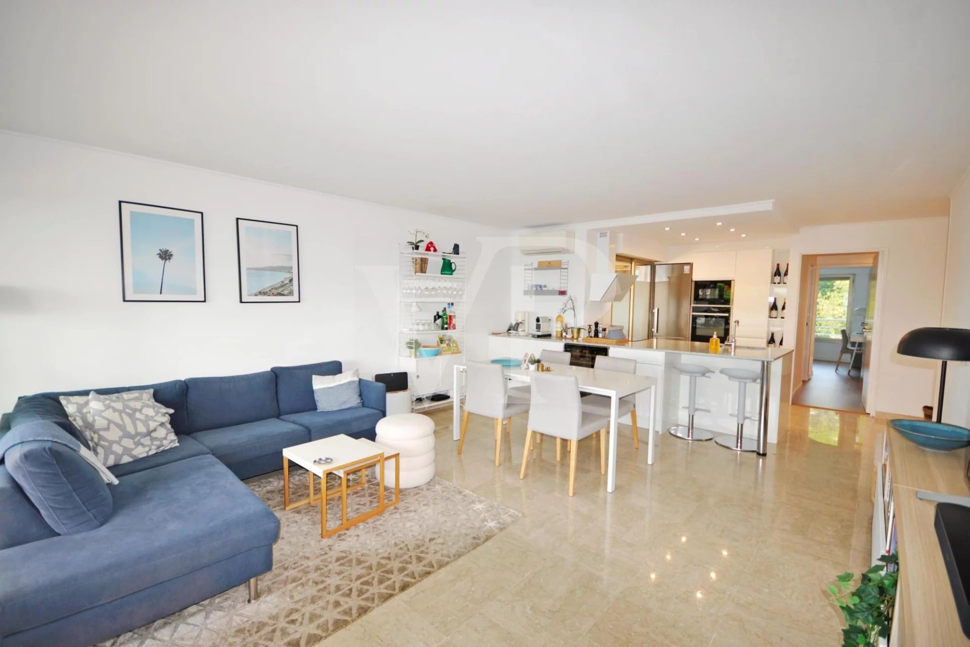 By the Beach - Renovated 3-bedroom Apartment with sea view