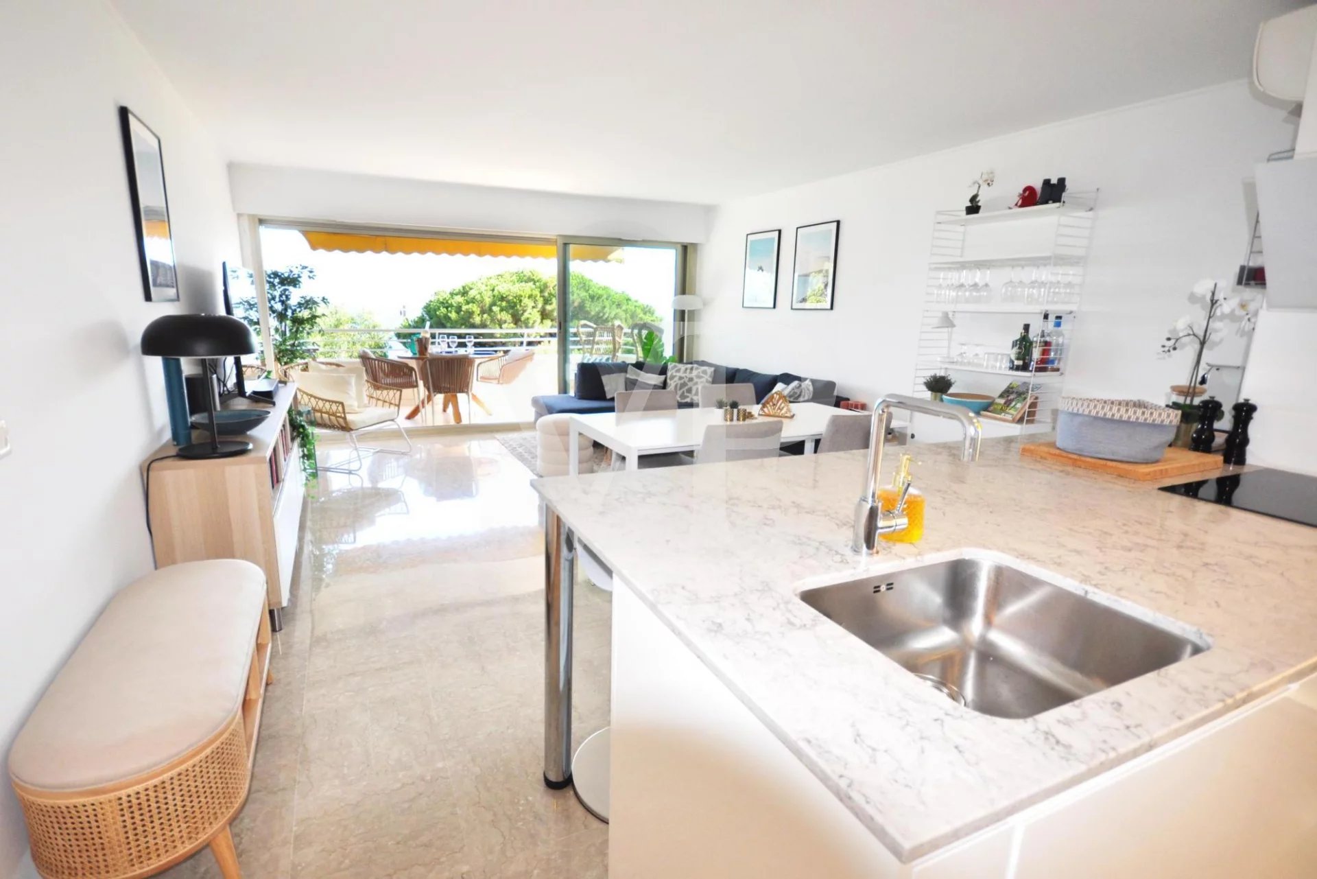 By the Beach - Renovated 3-bedroom Apartment with sea view