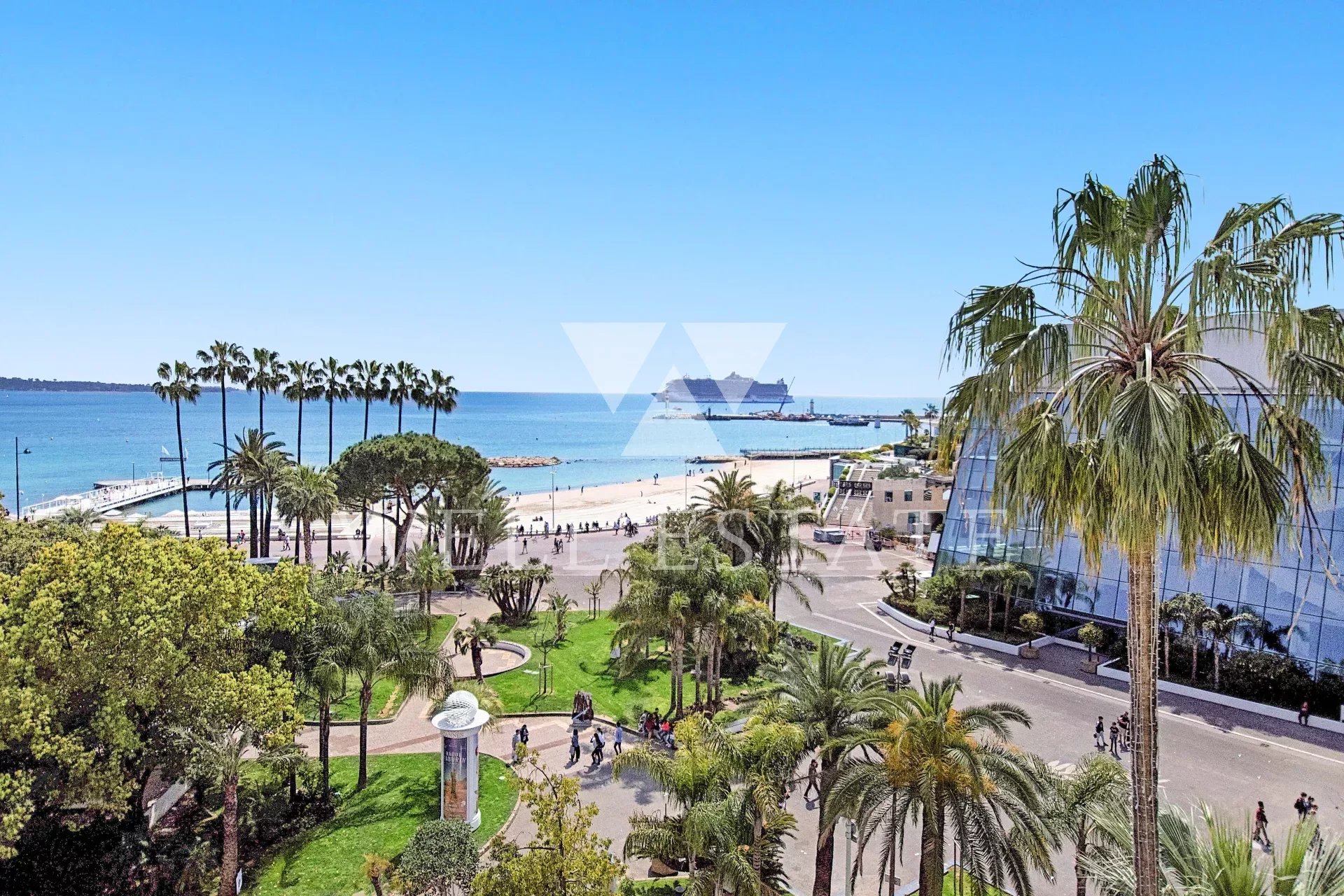 CROISETTE - OPPOSITE THE FESTIVAL PALACE