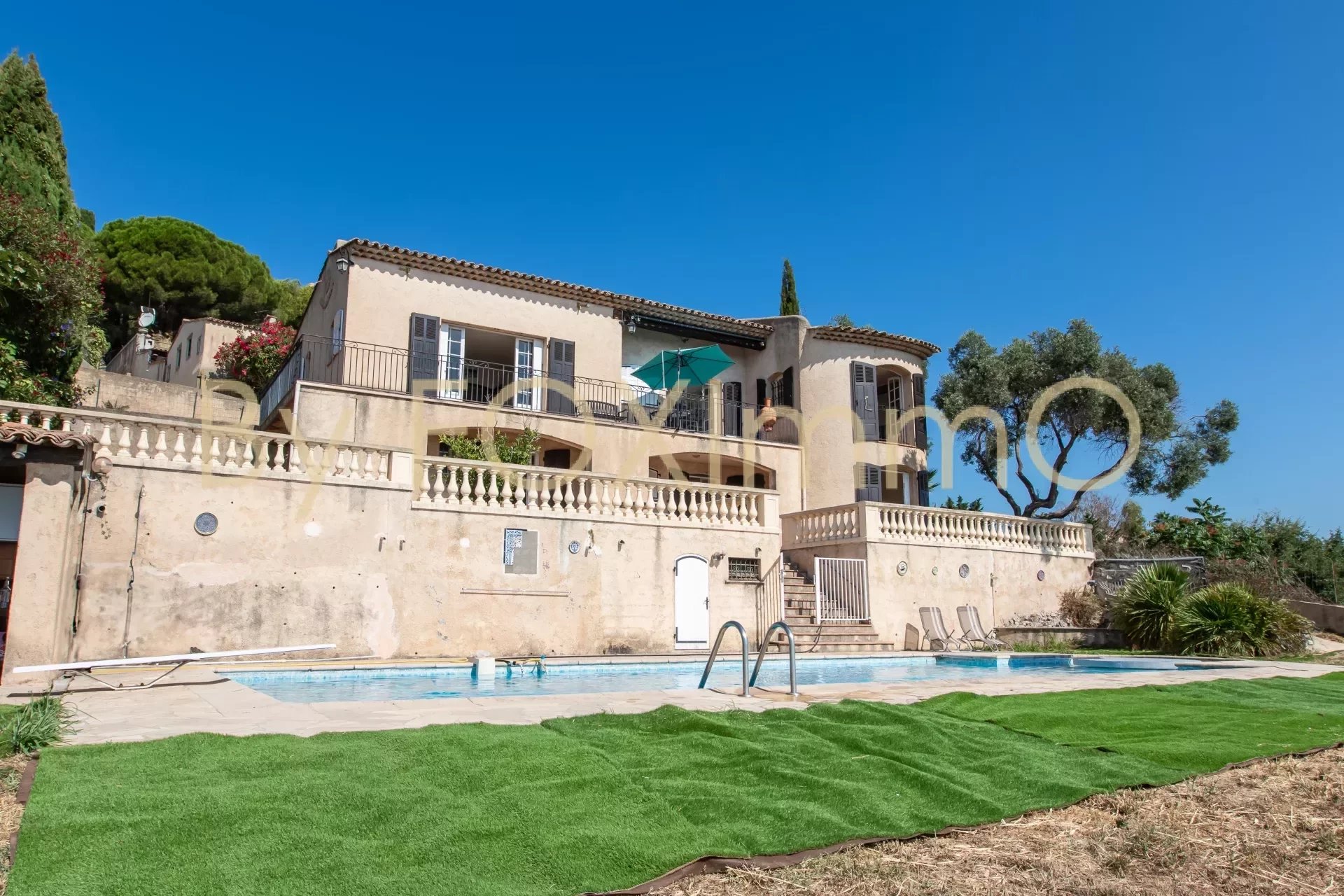 French Riviera, Biot, villa vue mer panoramique, dominante, piscine, jardin, garage, 5/6 chambres ,énorme potentiel à rafraîchir