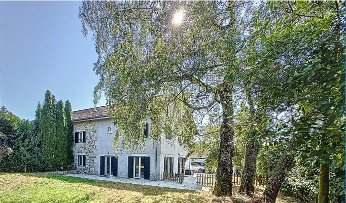 Villa mitoyenne de 7 pièces avec cachet  - Chavannes des Bois