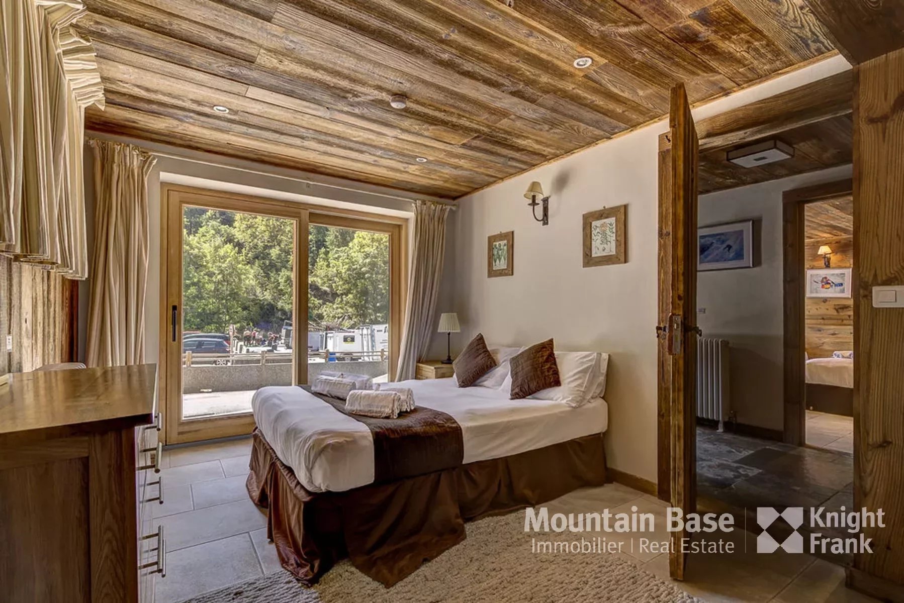 Photo of 5-bedroom chalet right next to the ski lift in Morzine