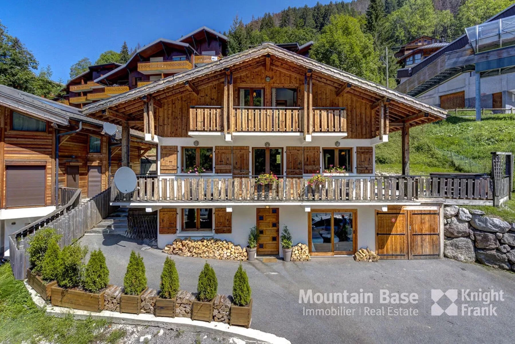 Photo of 5-bedroom chalet right next to the ski lift in Morzine