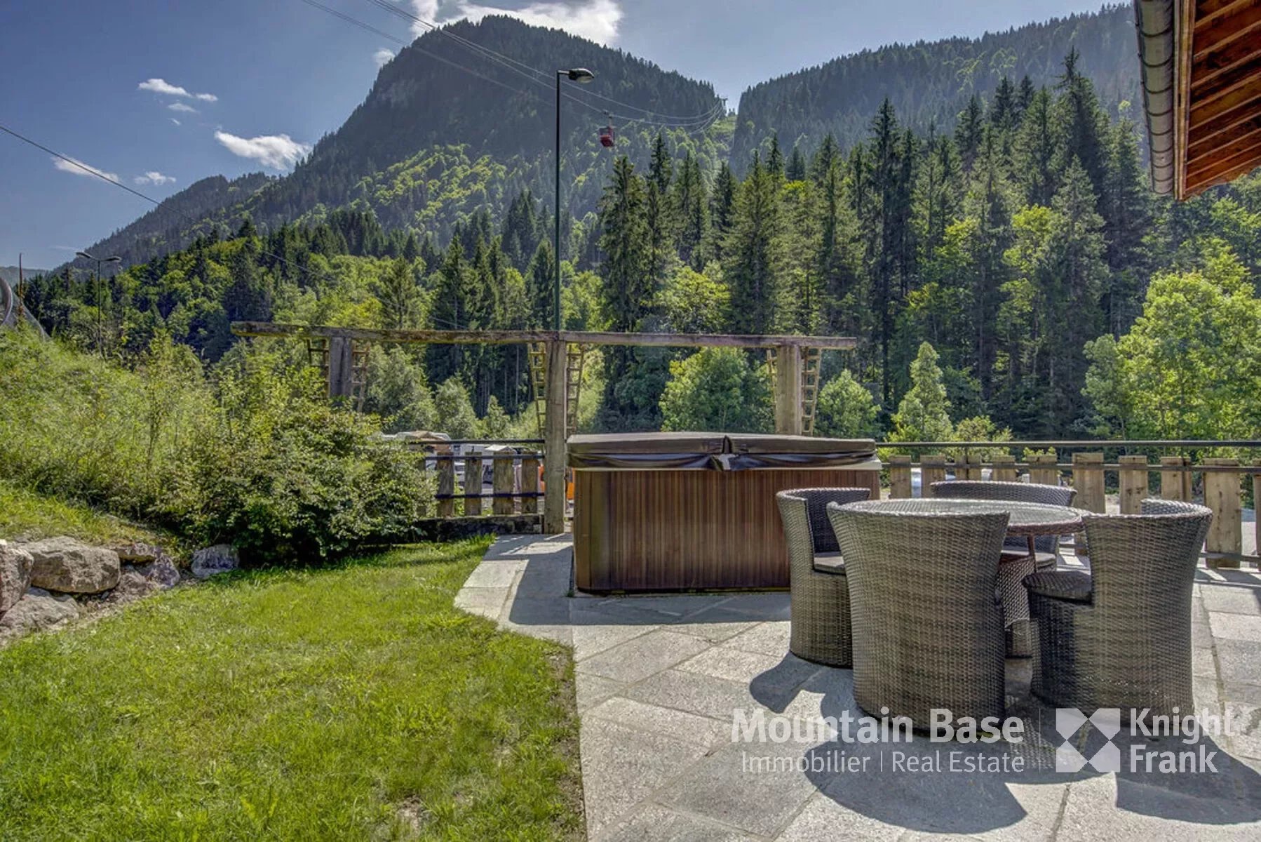 Photo of 5-bedroom chalet right next to the ski lift in Morzine