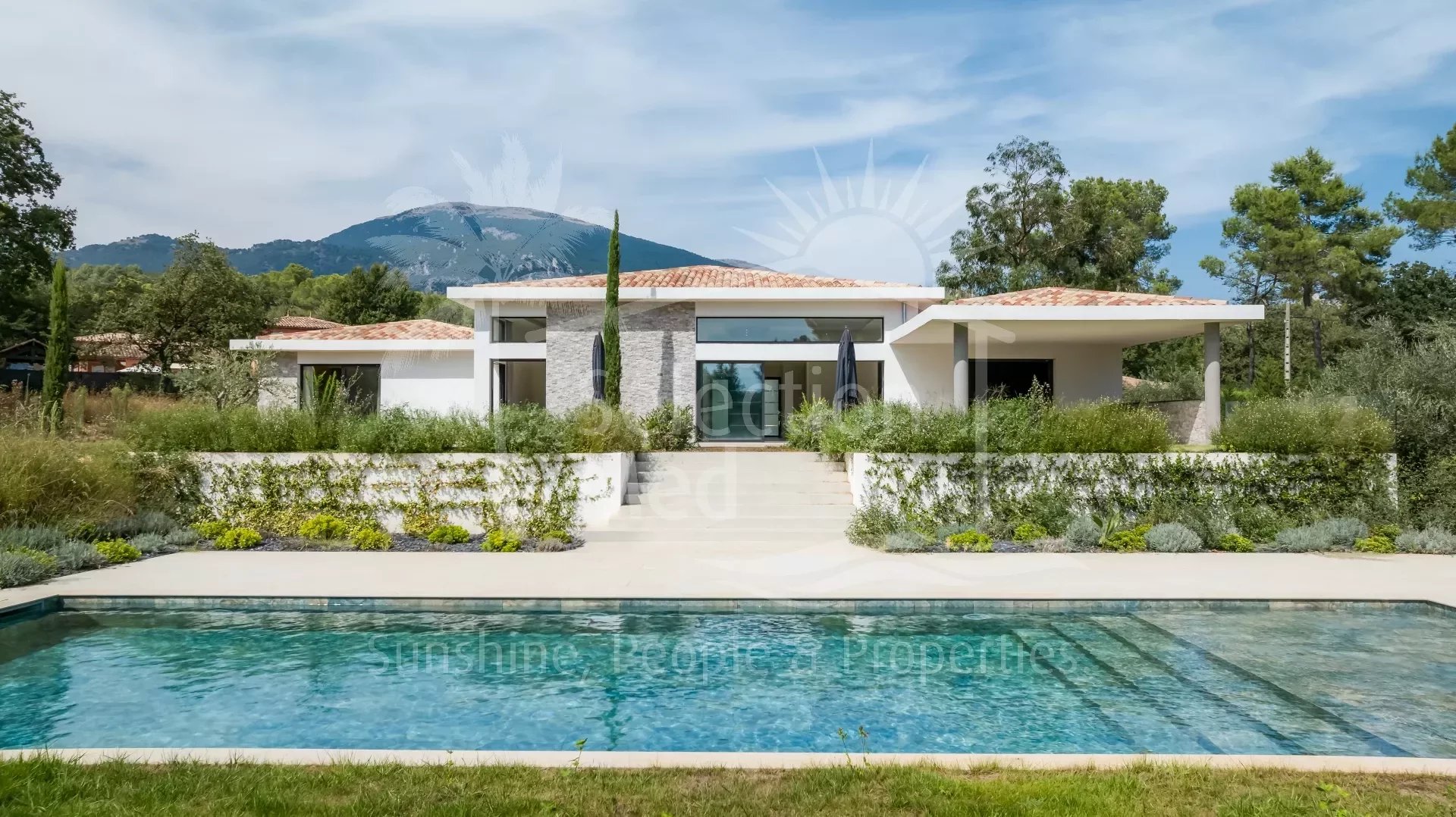 Contemporary Villa proche Valbonne