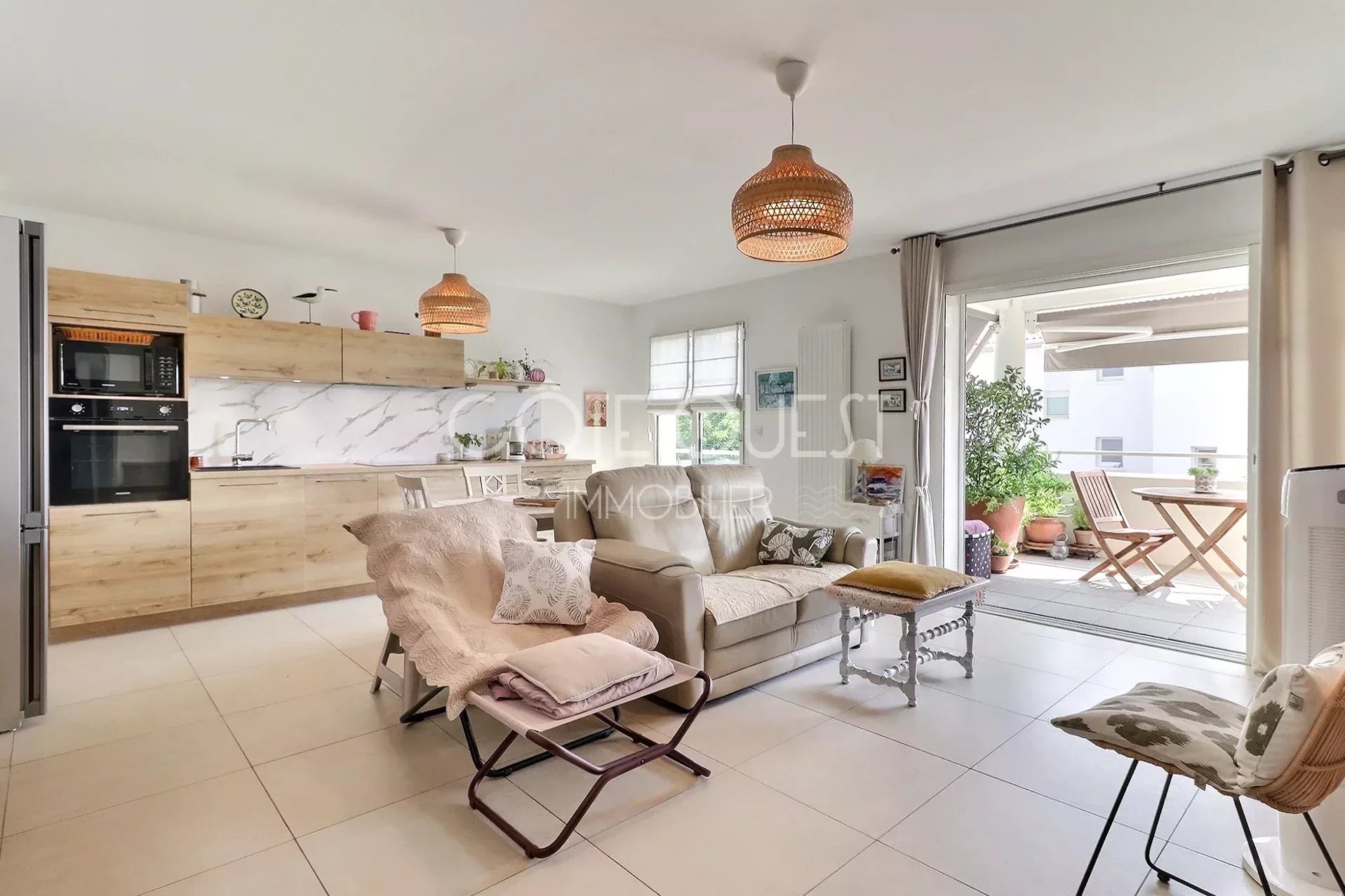 BIARRITZ, IN THE HEART OF THE SAINT-CHARLES NEIGHBOURHOOD – A 3-ROOM APARTMENT WITH A TERRACE