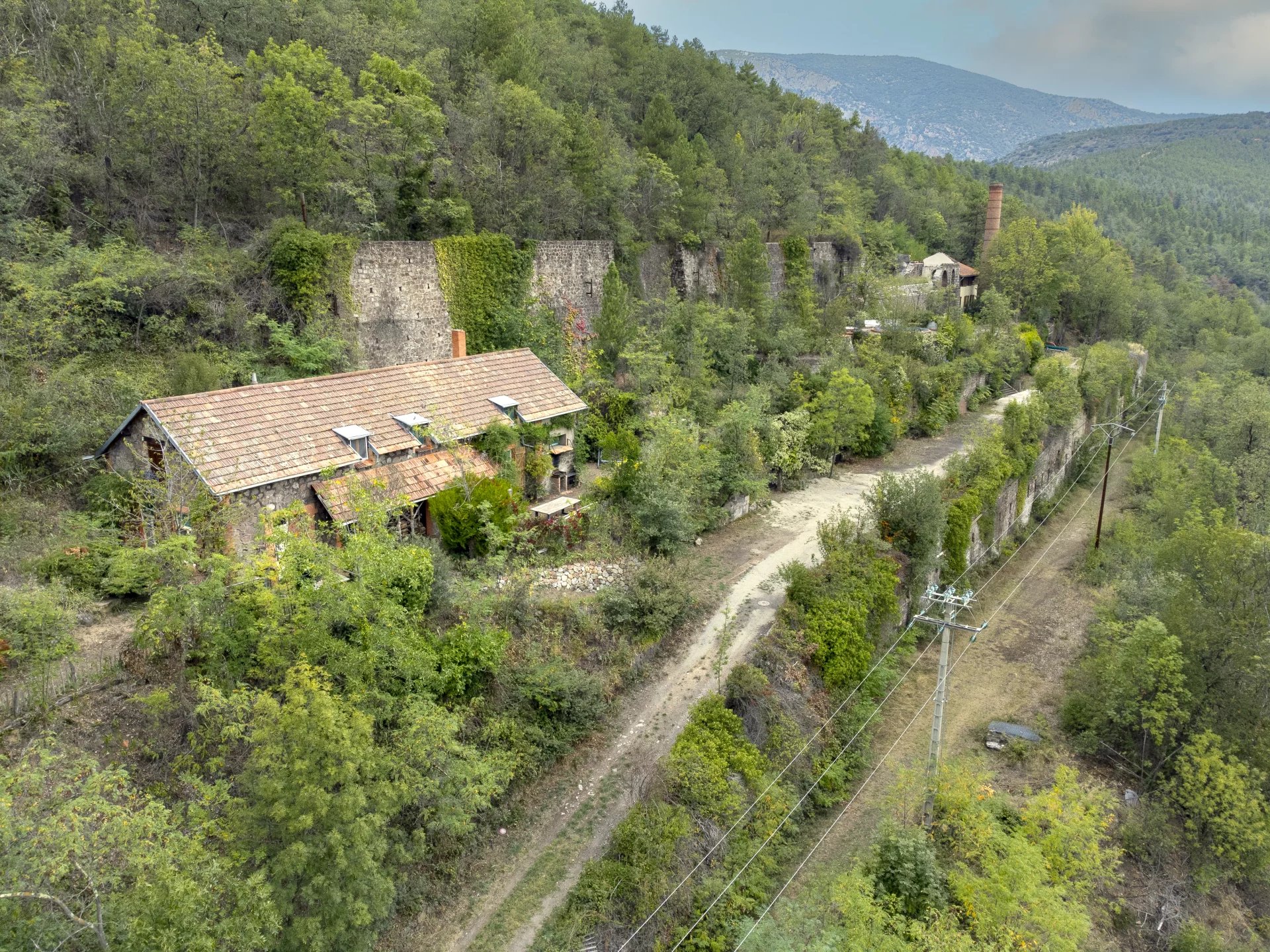 UNIQUE CHARACTER PROPERTY, PRADES AREA