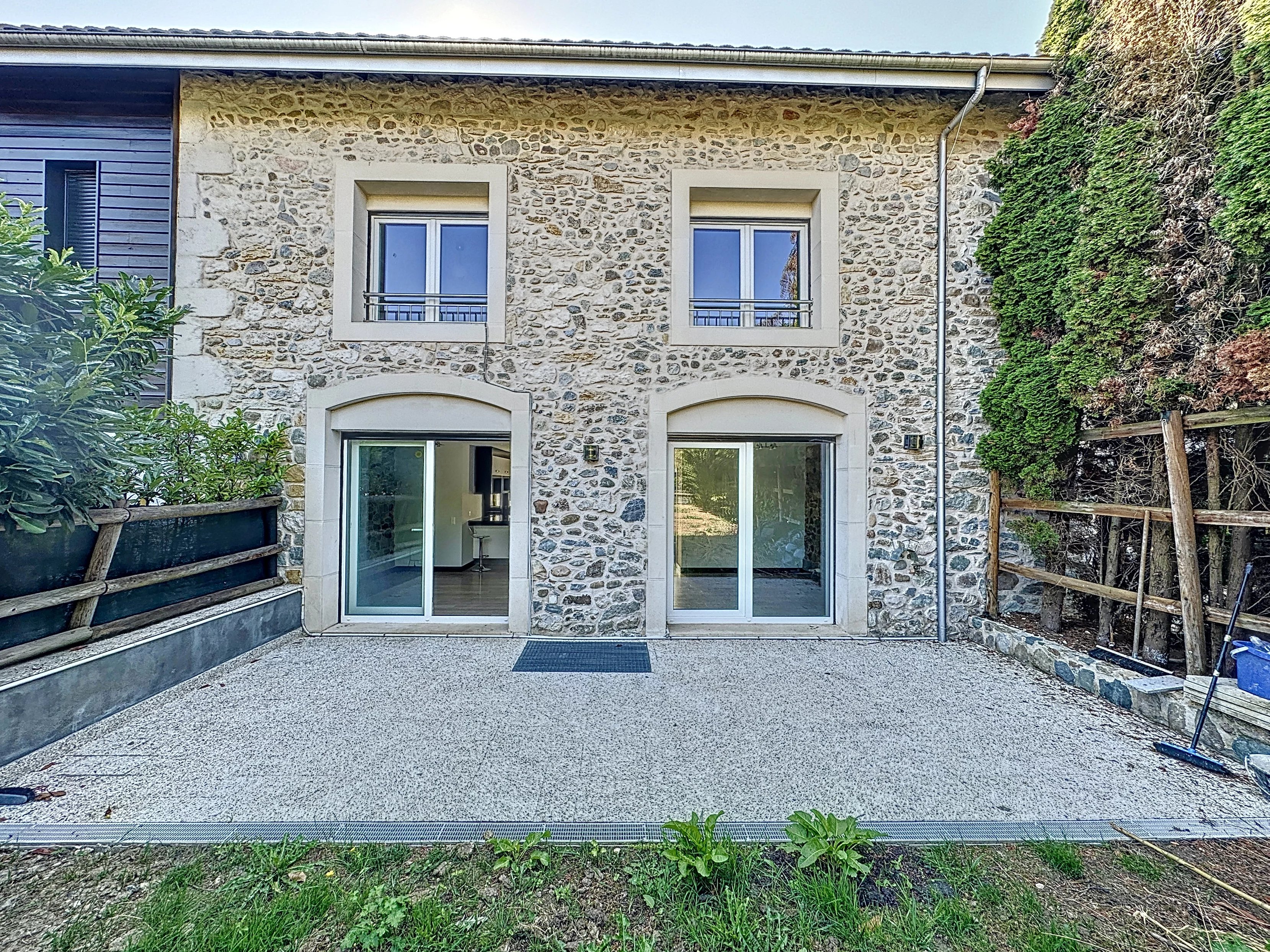 Charmante maison mitoyenne de 7 pièces avec cachet - Chavannes des Bois