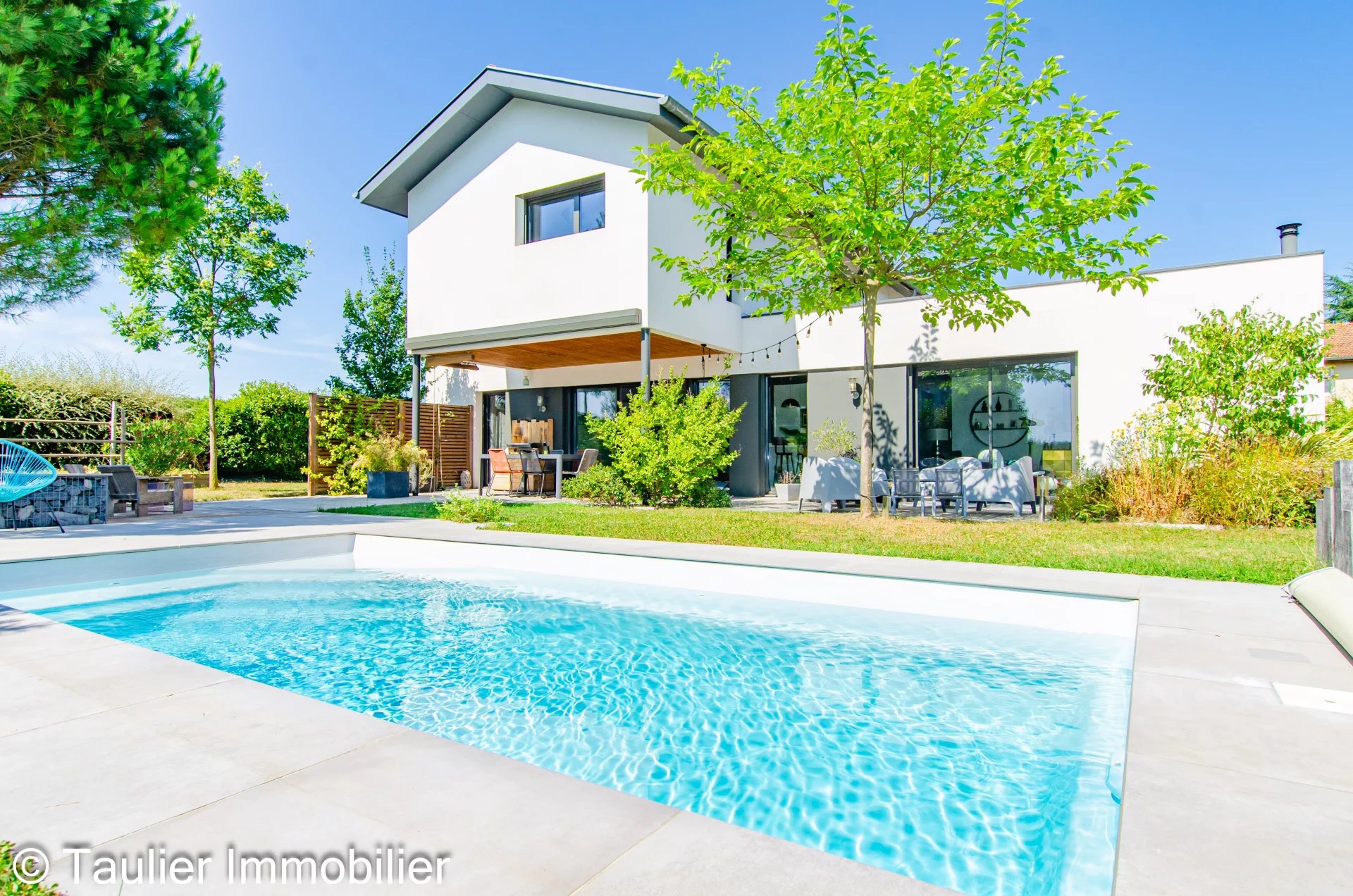 Villa d'architecte aux prestations haut de gamme, avec piscine chauffée