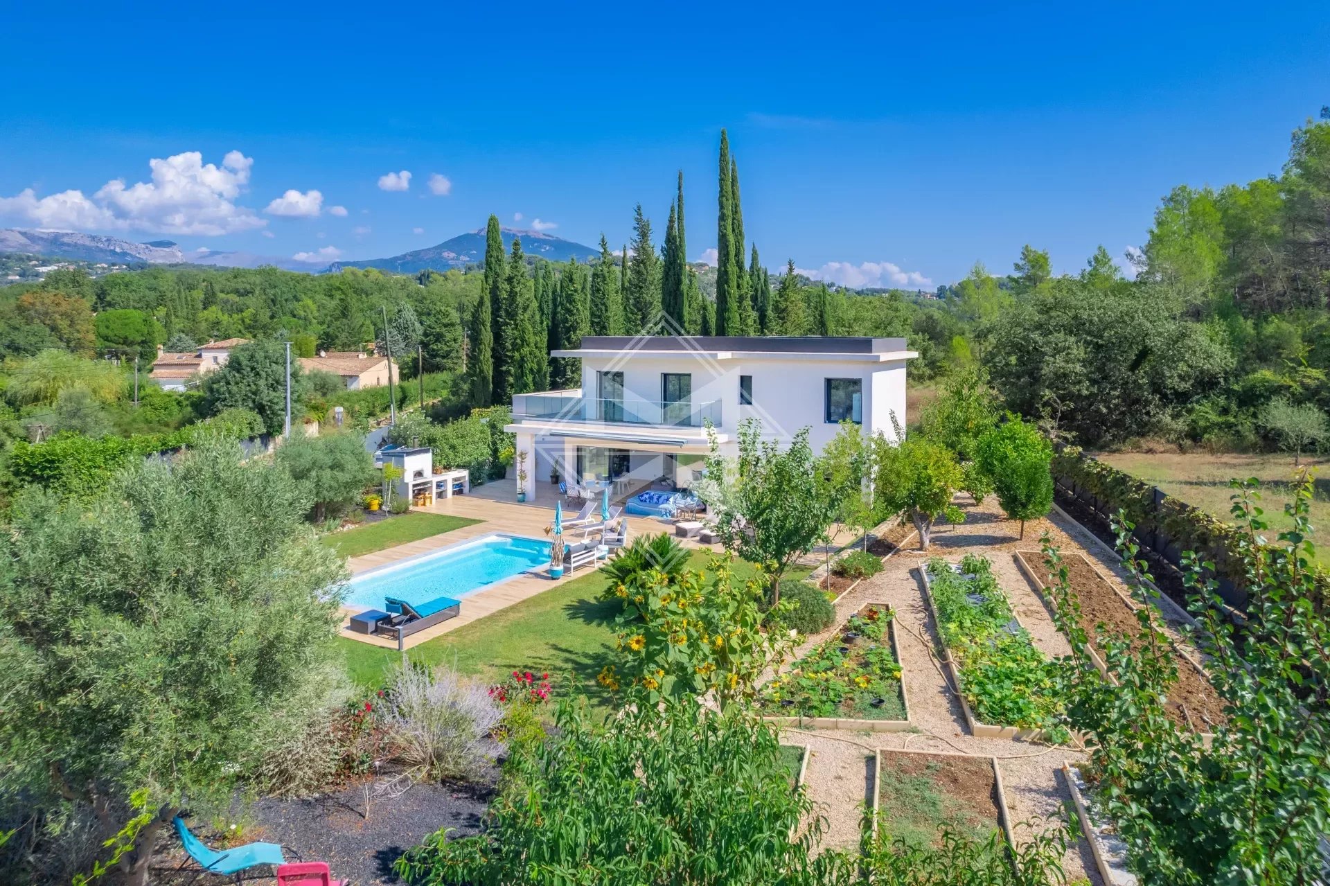 06740 CHÂTEAUNEUF-GRASSE VILLA