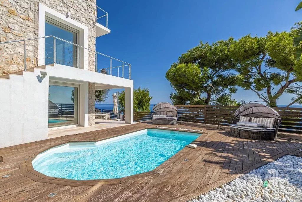 Charming villa with sea views