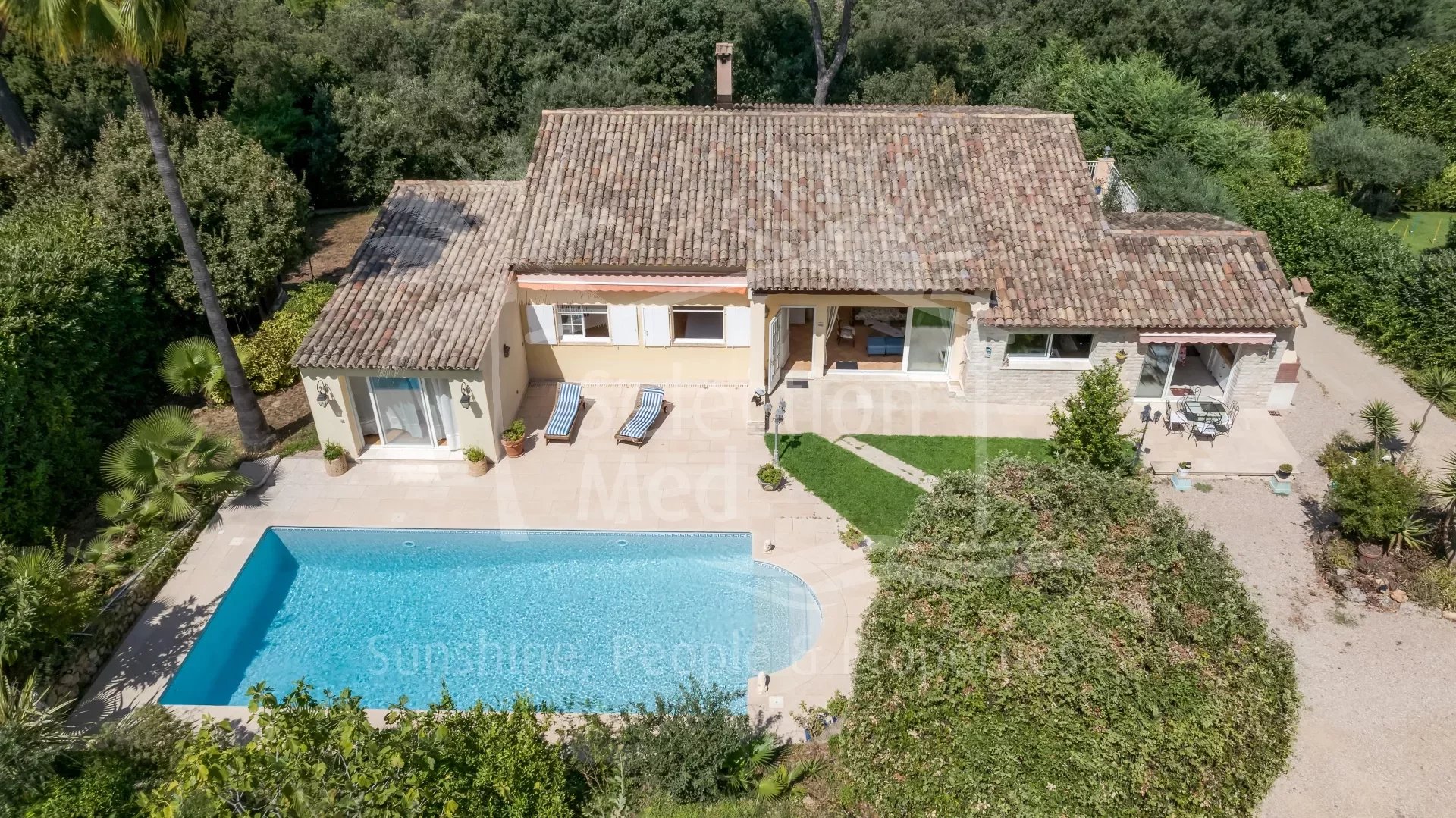 BIOT LA CHÈVRE D'OR : VILLA DE PLAIN-PIED AVEC VUE DÉGAGÉE