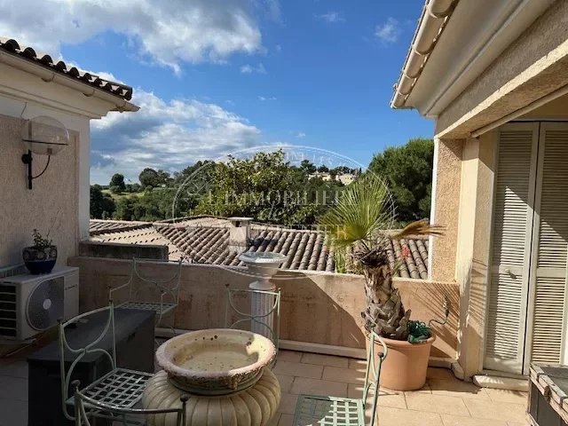 SALE HAUTS DE VAUGRENIER VILLA /PATIO 2 ROOMS 436 000.-€