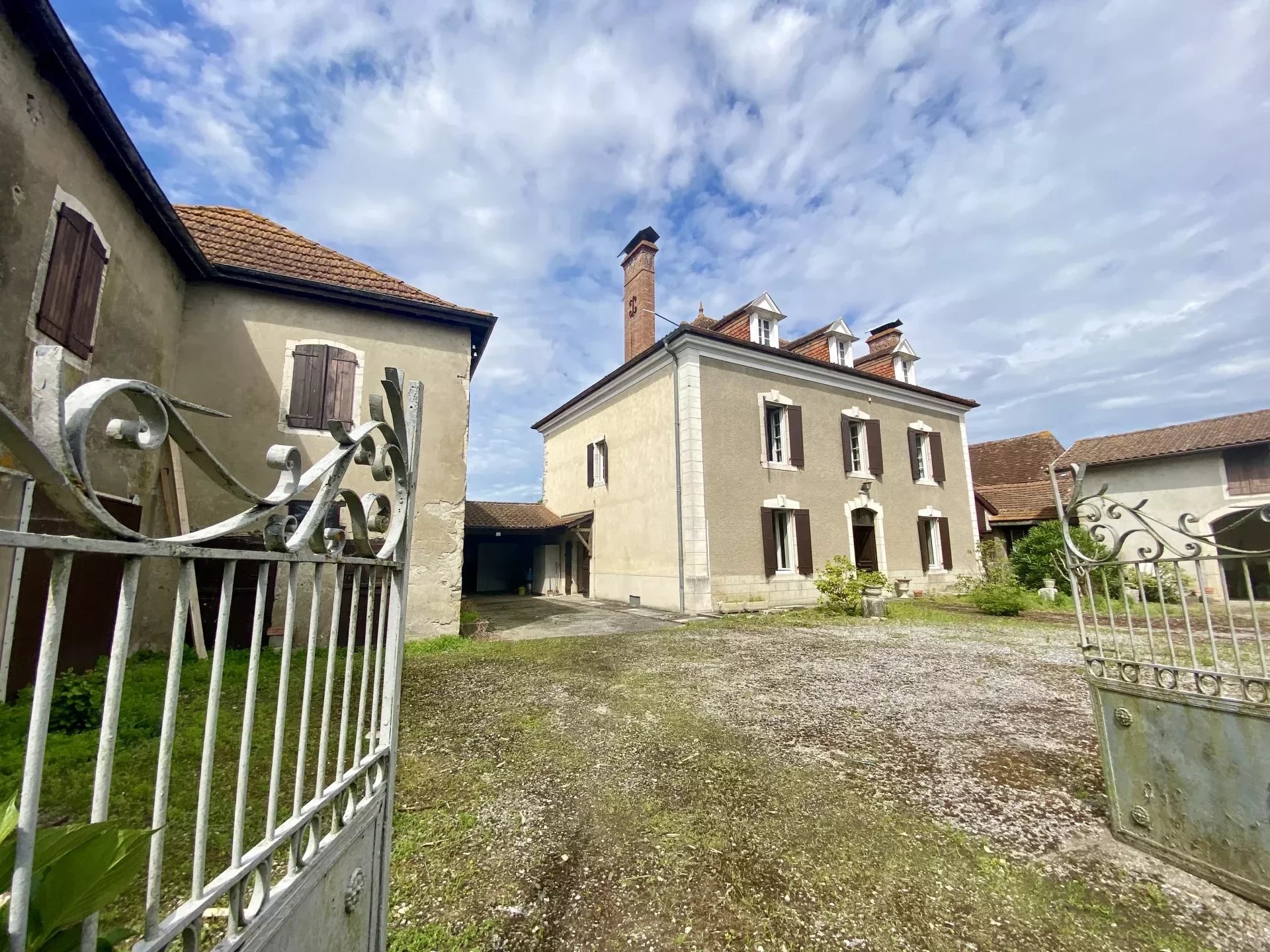 Imposing former farm at the heart of a charming village