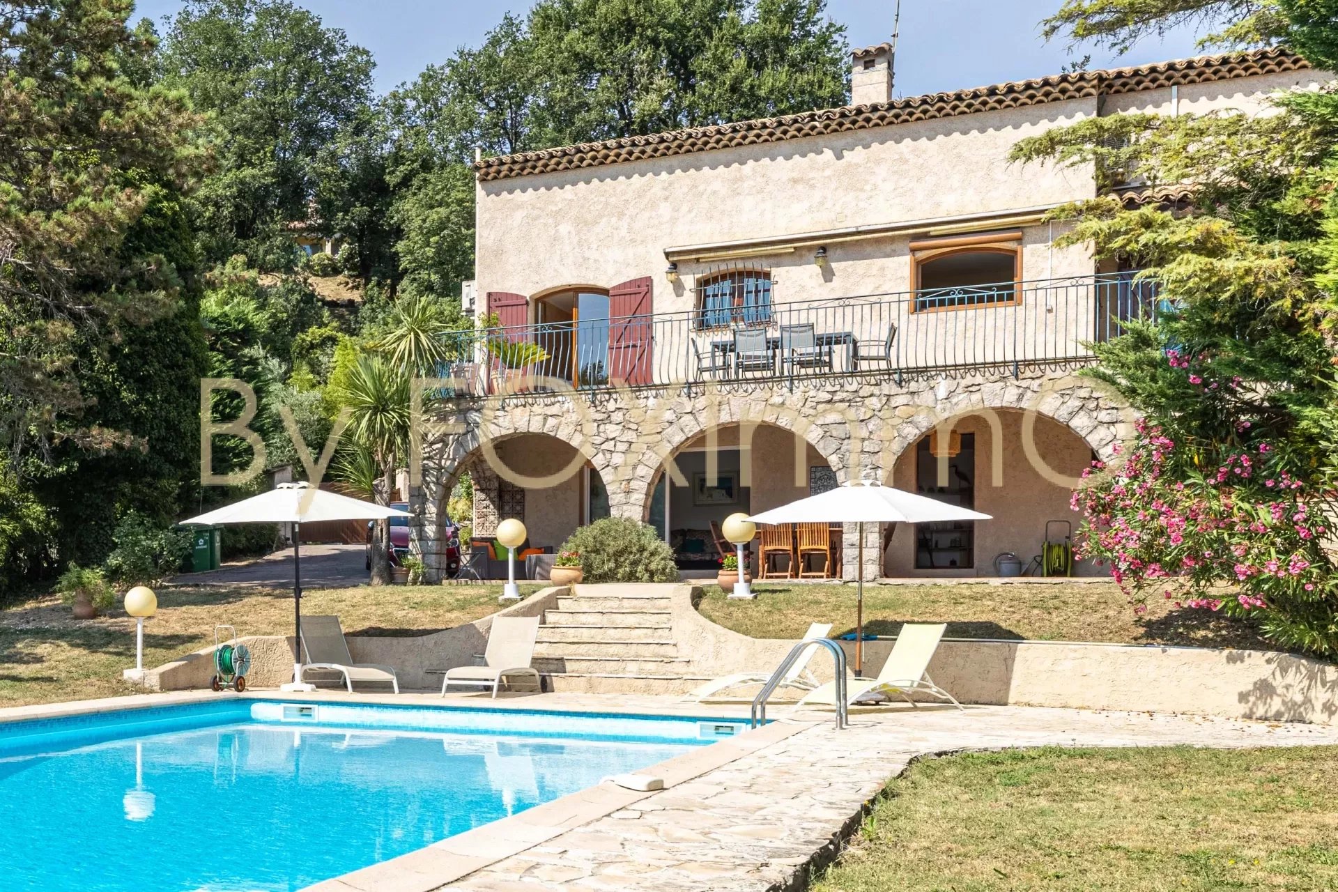 La Colle sur Loup Villa provençale 7 pièces avec piscine  1 190 000€