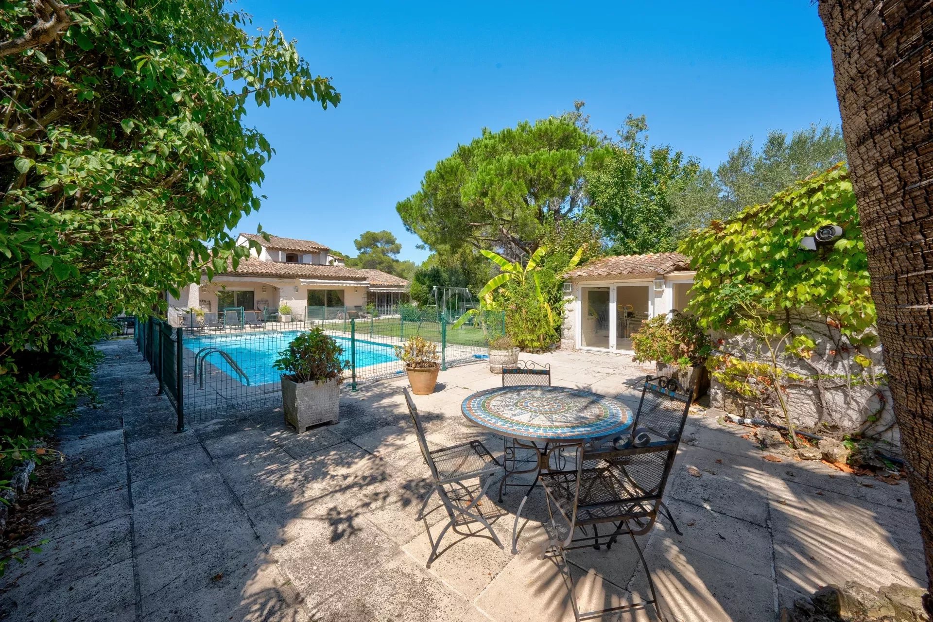 06250 MOUGINS VILLA