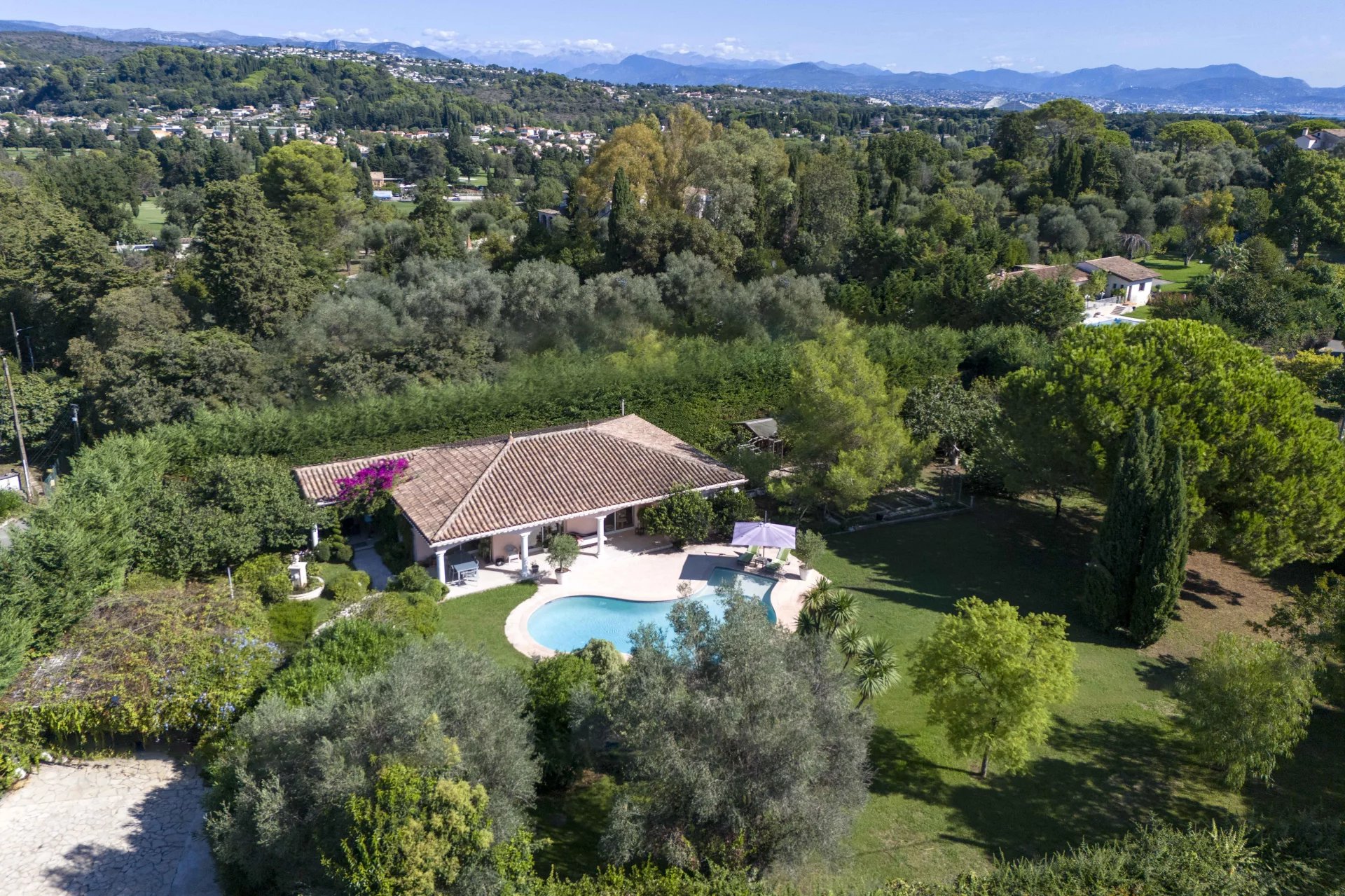 Antibes one level villa for sale