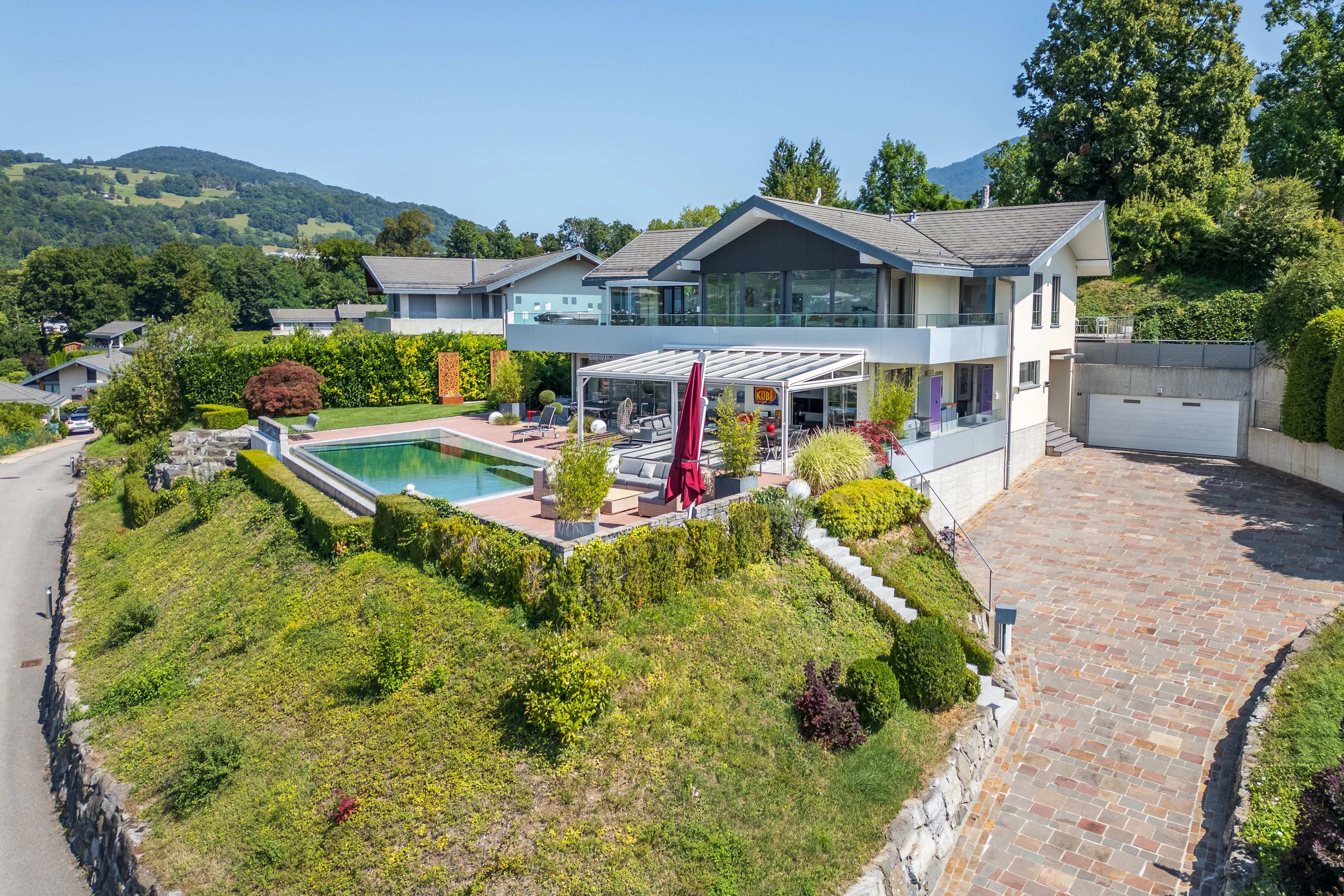 Property with panoramic views in a private estate