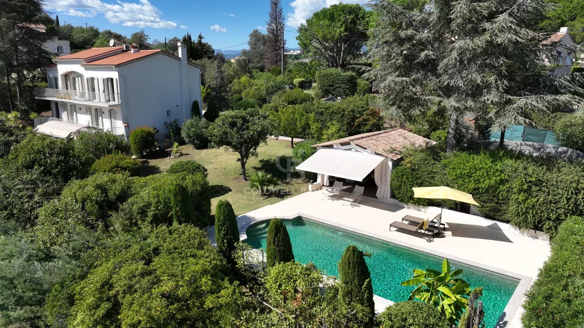 06250 MOUGINS VILLA