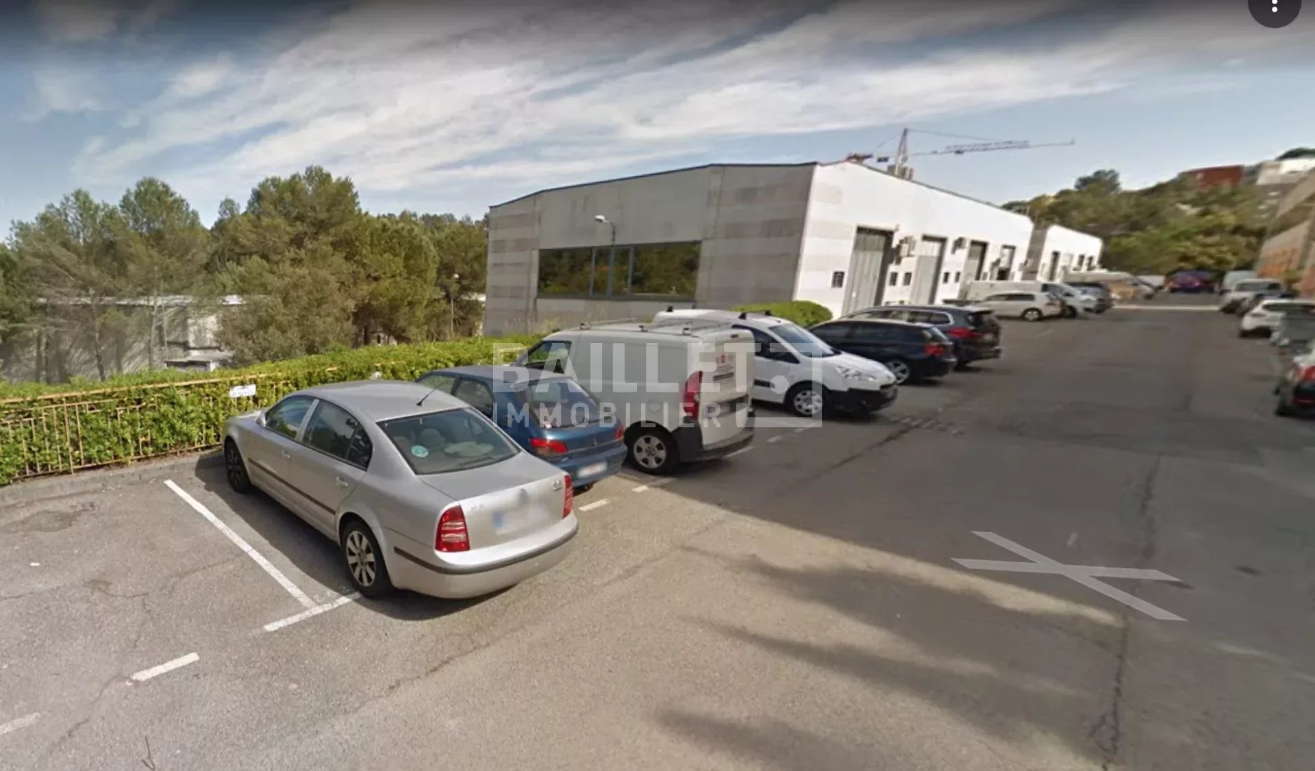 SORTIE A8 ANTIBES LOUE UN ENTREPÔT DE 150 M2